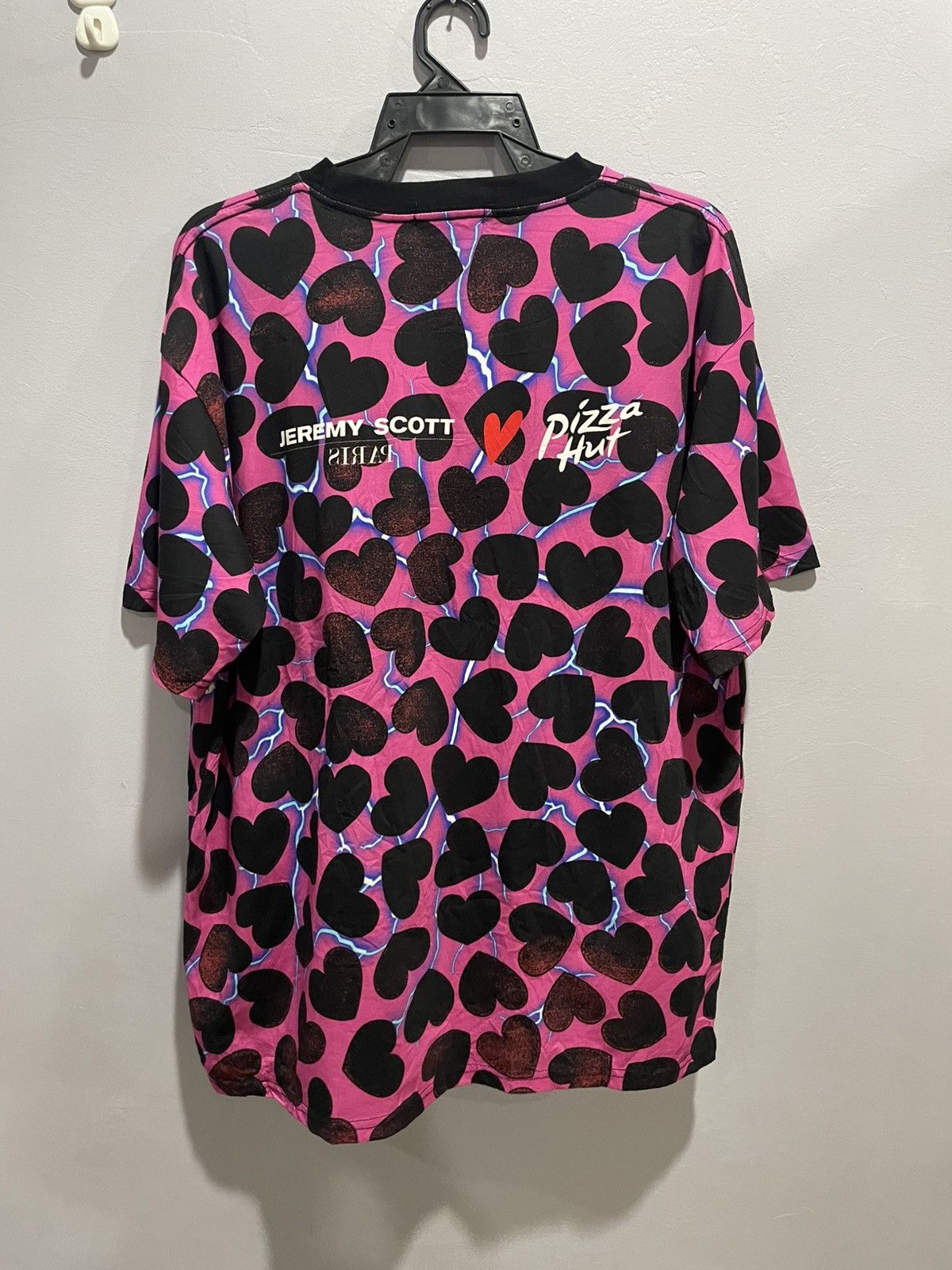 Jeremy Scott Jeremy Scott Heart Shape Box Nirvana Style Pizza Crush Tee Size US L / EU 52-54 / 3 - 8 Thumbnail