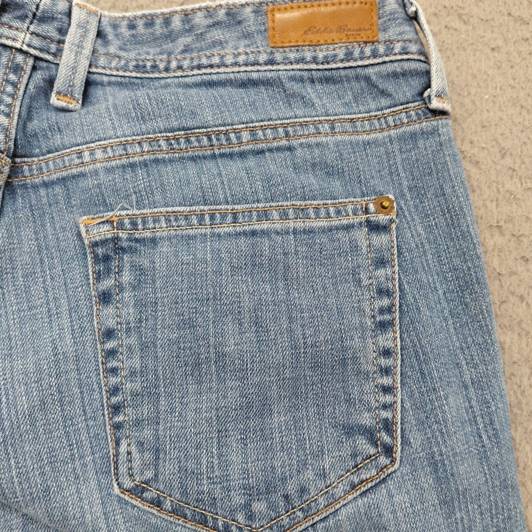 Eddie Bauer Eddie Bauer Jeans Women’s Size 6 L Blue Classic Fit Straight Leg Medium Wash Shirt? Size 28" / US 6 / IT 42 - 3 Thumbnail