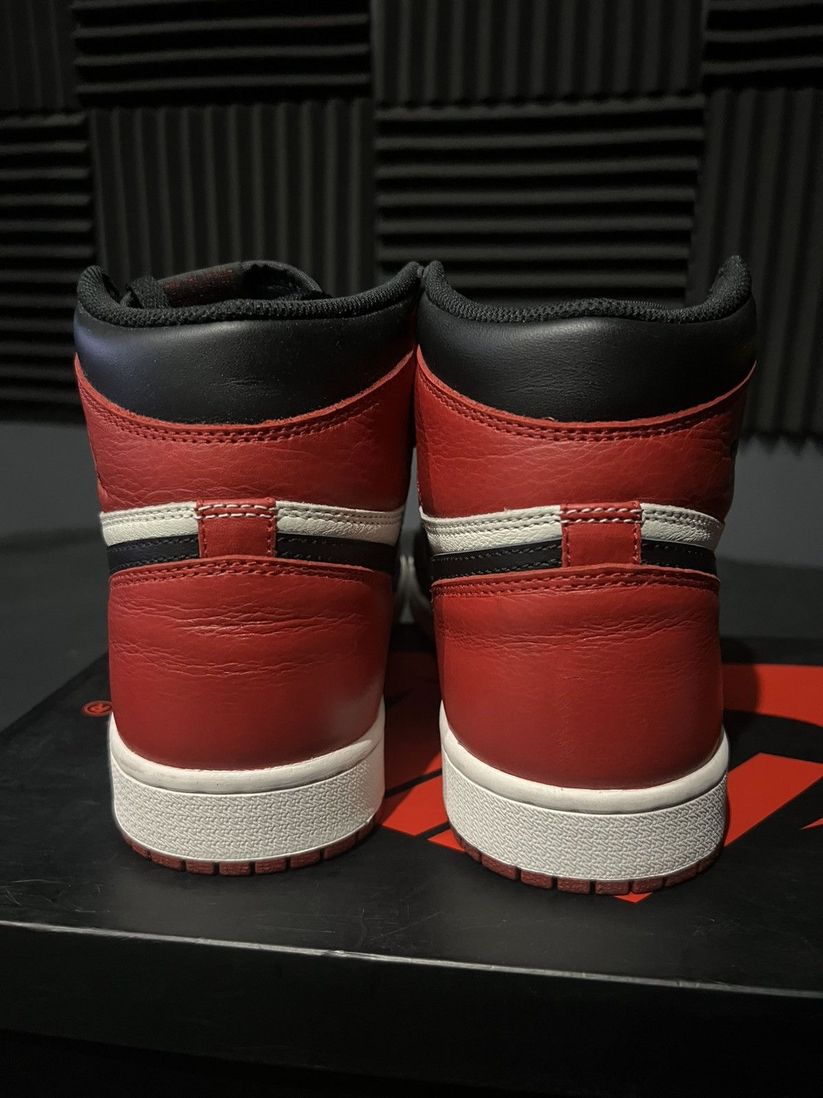 Jordan Brand Air Jordan 1 Bred Toe Size US 9 / EU 42 - 2 Thumbnail
