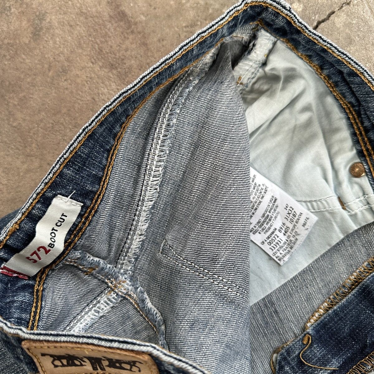 Levi's Vintage Levis 572 Bootcut Denim Size 28" / US 6 / IT 42 - 8 Thumbnail