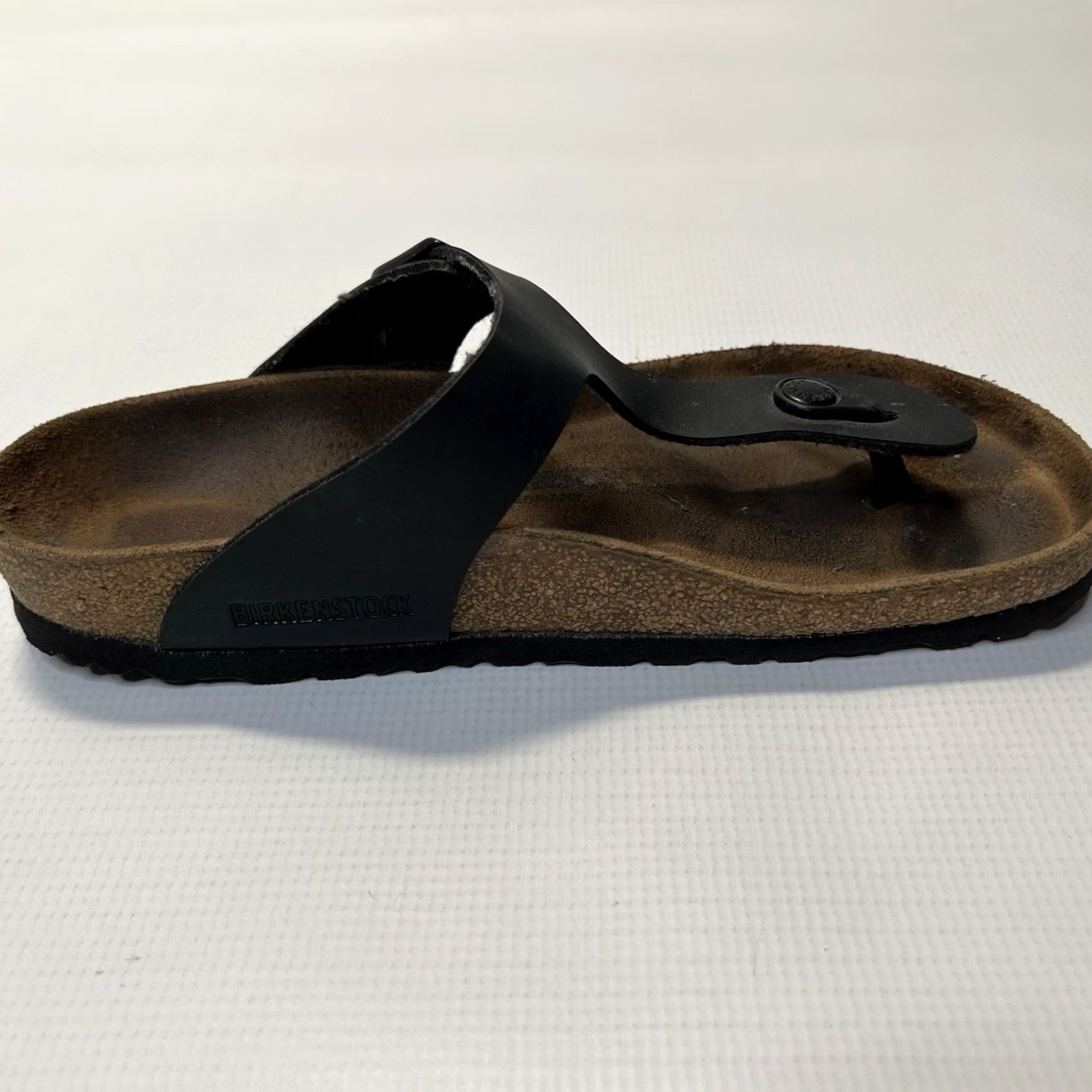 Birkenstock Birkenstock Gizeh Sandal Womens 39 Black Matte Cork Insole Suede Buckle Logo Flat Thong Slides 90s Boho Outdoor Bohemian College Slim Stripe? Size US 8 / IT 38 - 6 Thumbnail