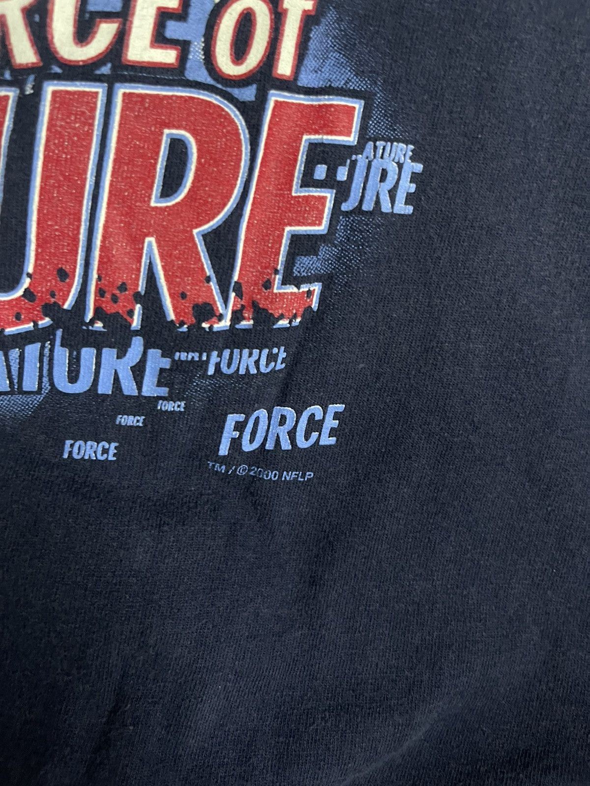 NFL Vintage Tennessee Titans 'Quake Force of Nature' T-shirt Size US M / EU 48-50 / 2 - 5 Thumbnail