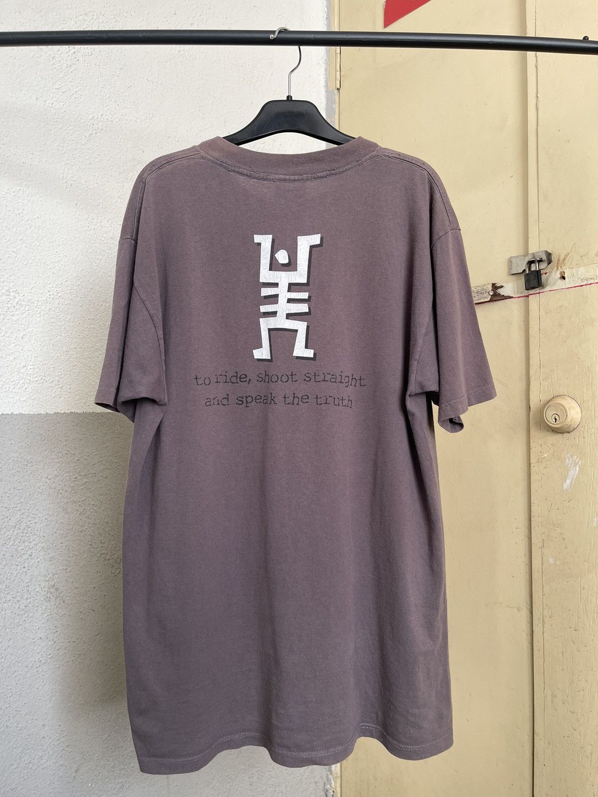 Band Tees × Vintage Vintage Entombed to hide,shoot straight Band Tees Size US L / EU 52-54 / 3 - 2 Thumbnail