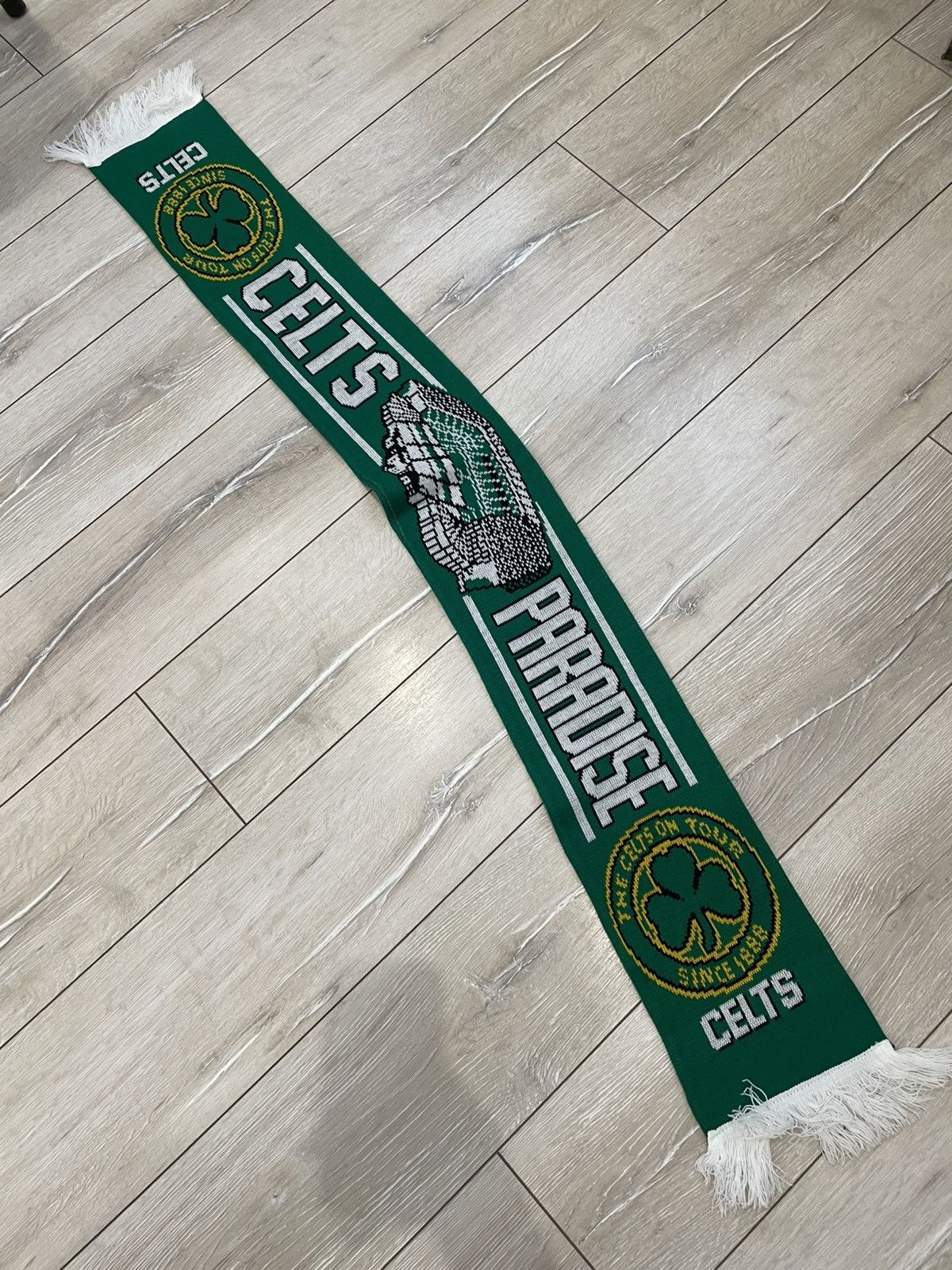 Vintage CELTIC SCARF THE CELTS PARADISE GREEN AND WHITE Size ONE SIZE - 1 Thumbnail