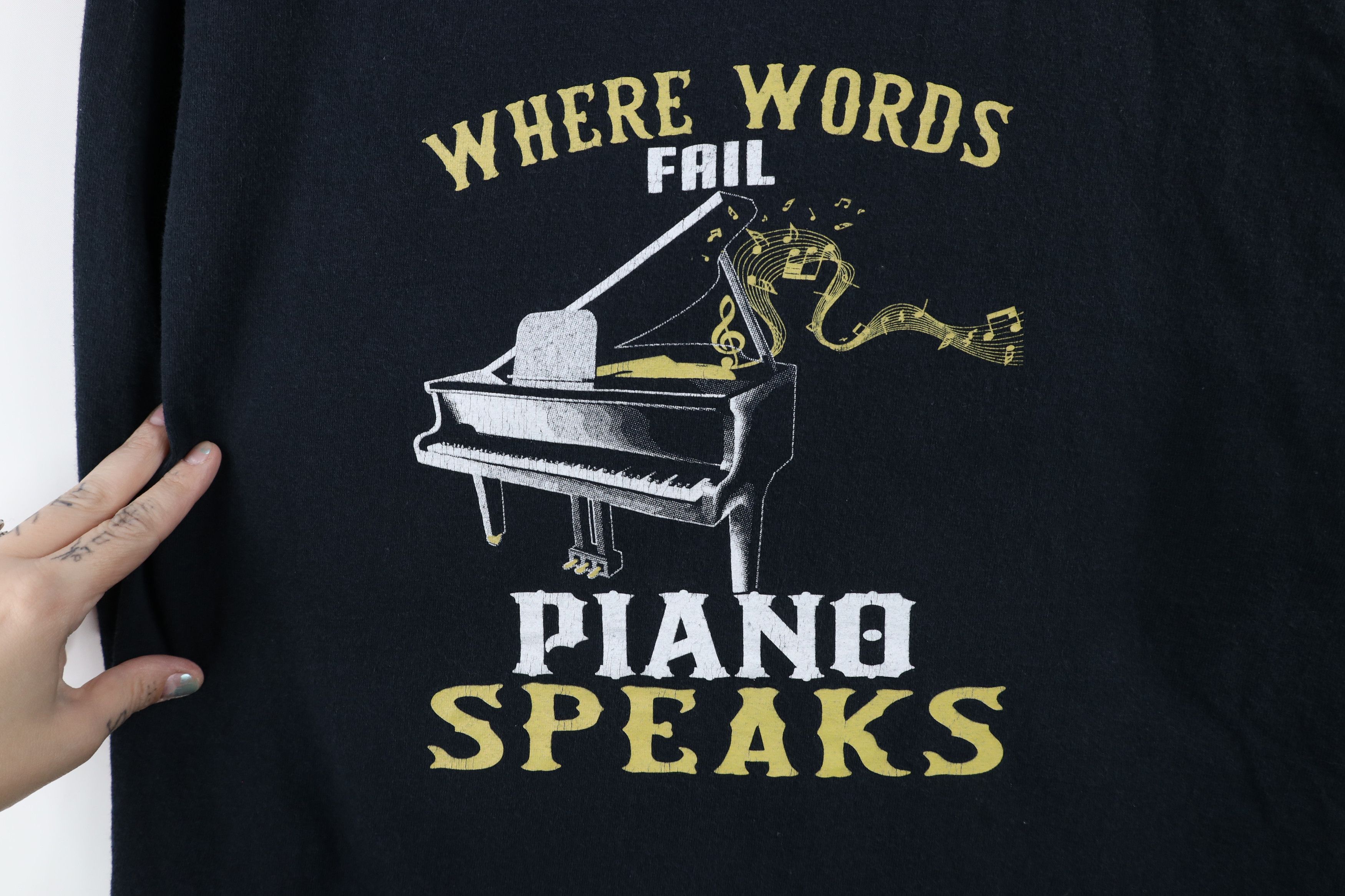 Vintage Vintage Spell Out Piano Speaks Musician Long Sleeve T-Shirt Size US L / EU 52-54 / 3 - 4 Thumbnail