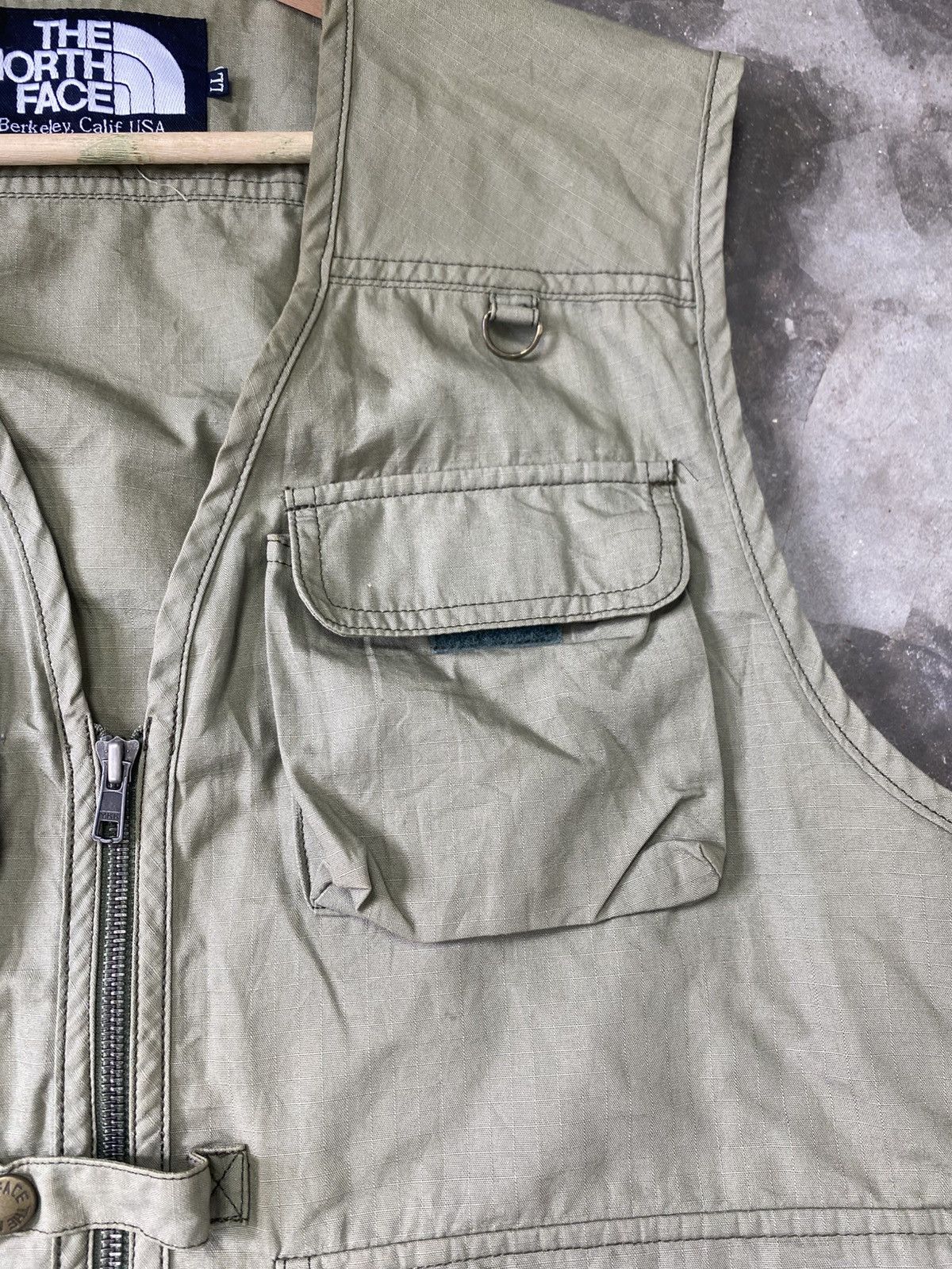 The North Face Rare Vintage The North Face Vest Multi pocket Jacket Size US L / EU 52-54 / 3 - 8 Thumbnail