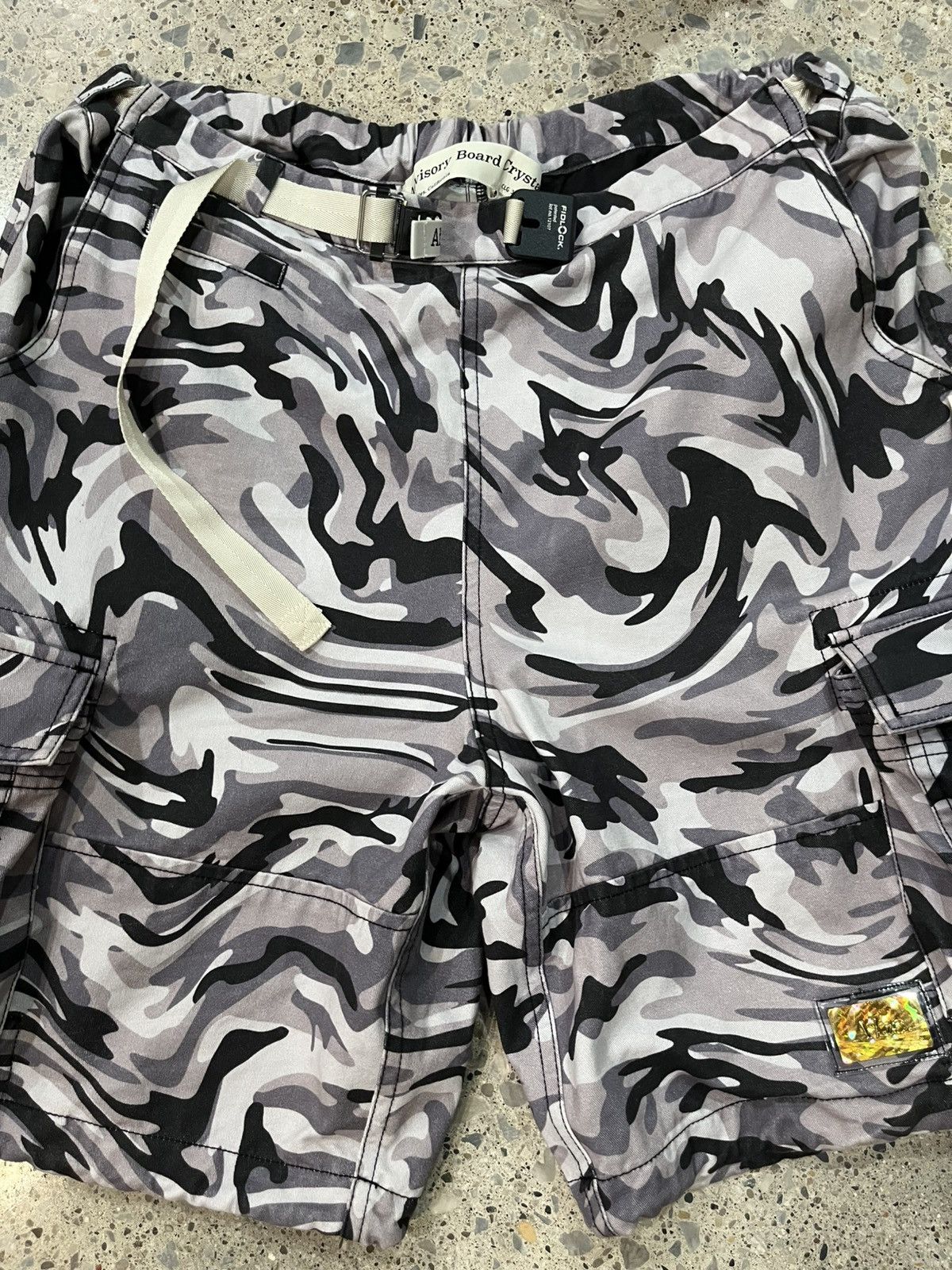 Advisory Board Crystals Camo cargo shorts Size US 29 - 2 Thumbnail
