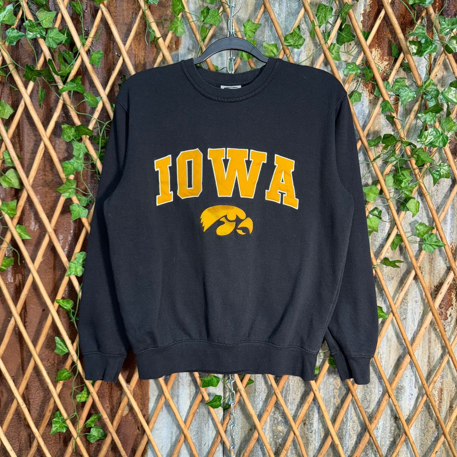 Vintage Vintage Y2K Iowa University collegiate embroider sweatshirt Size US S / EU 44-46 / 1 - 1 Thumbnail