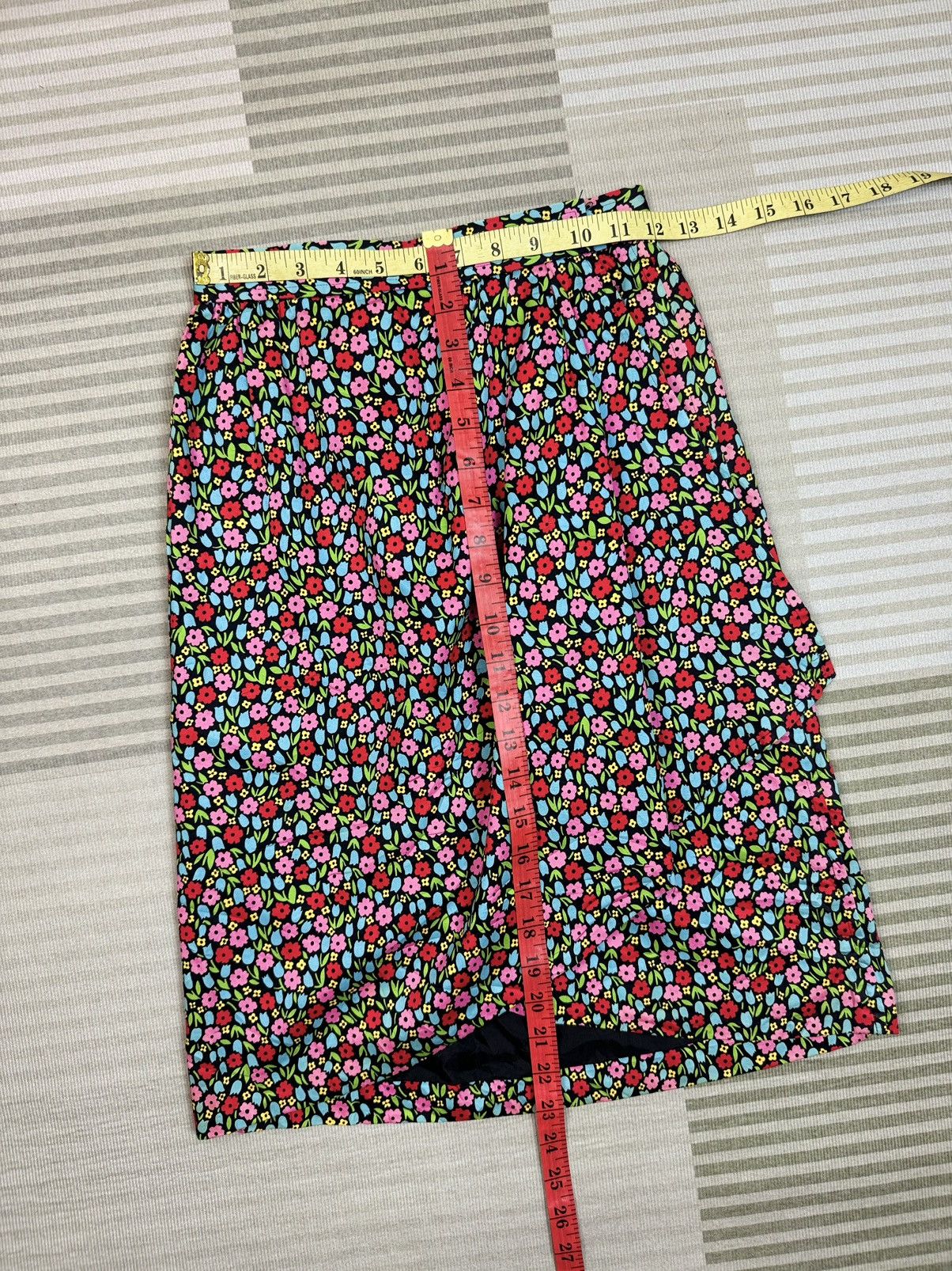 Yves Saint Laurent YvesSaintLaurent Skirt Flora Vibrant Floral Pattern Size 24" / US 00 / IT 34 - 9 Thumbnail