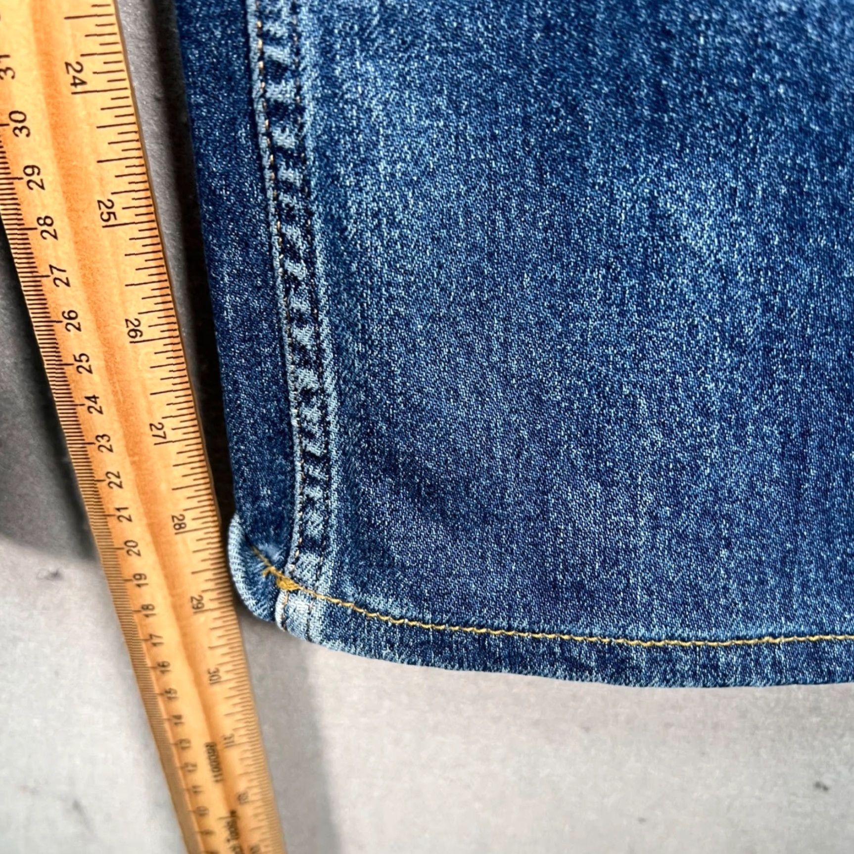 Helmut Lang VINTAGE HELMUT LANG Jeans Dark Wash 26 Straight-Leg 5-Pocket Denim Womens Adult 26 Inseam 30 Blue Cotton Blend Made In Italy Women Jeans Size 26" / US 2 / IT 38 - 6 Thumbnail