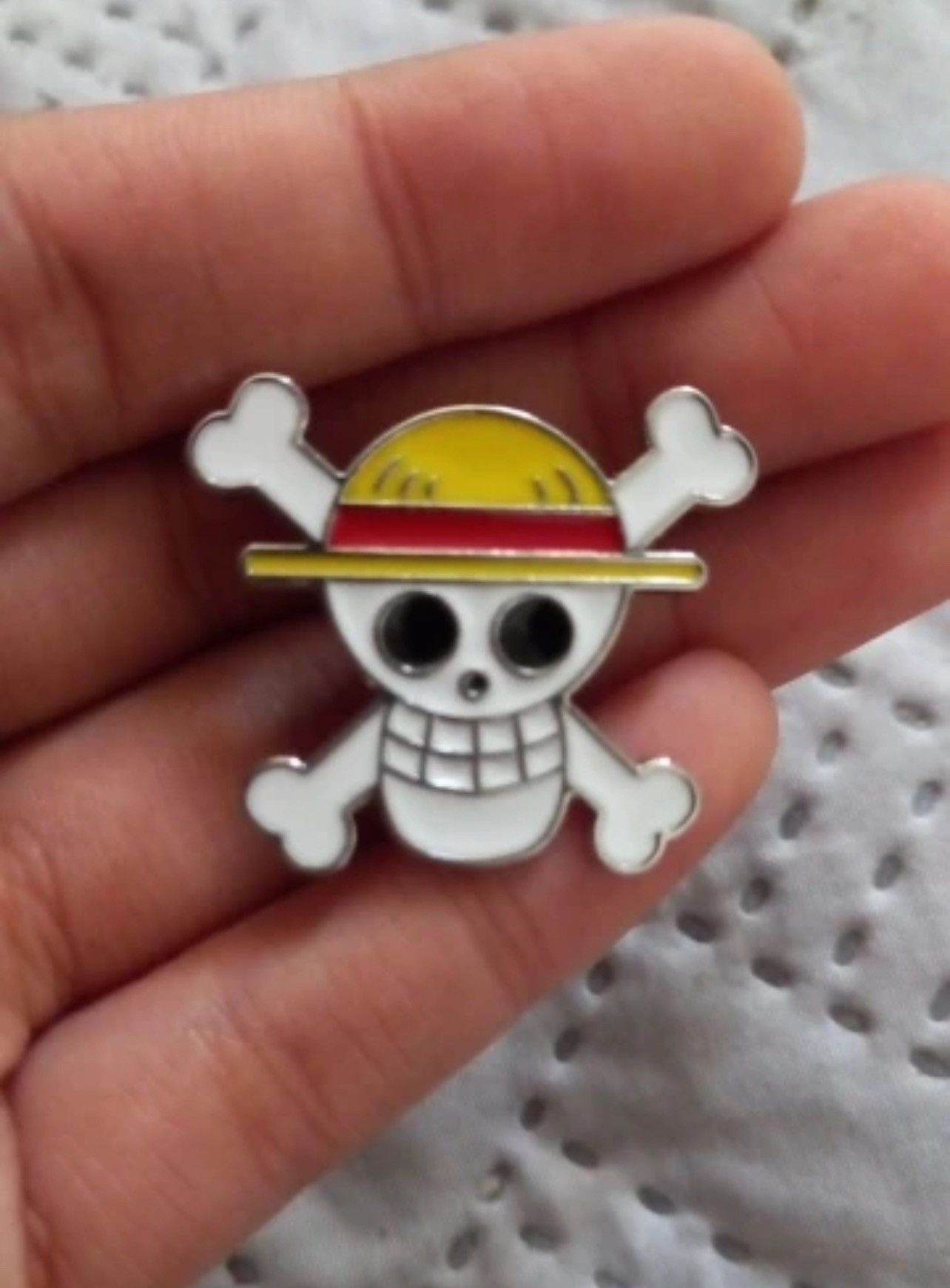 Vintage Skull X bone enamel pin Size ONE SIZE - 3 Thumbnail