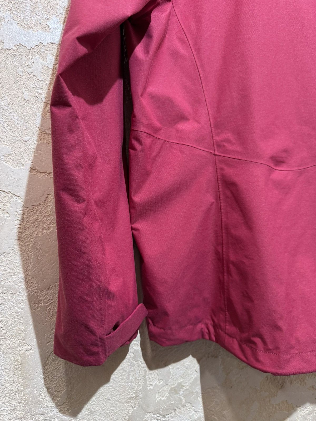 Berghaus × The Mountain Berghaus Women's Elara Waterproof Shell Jacket UK 14 Size L / US 10 / IT 46 - 9 Thumbnail