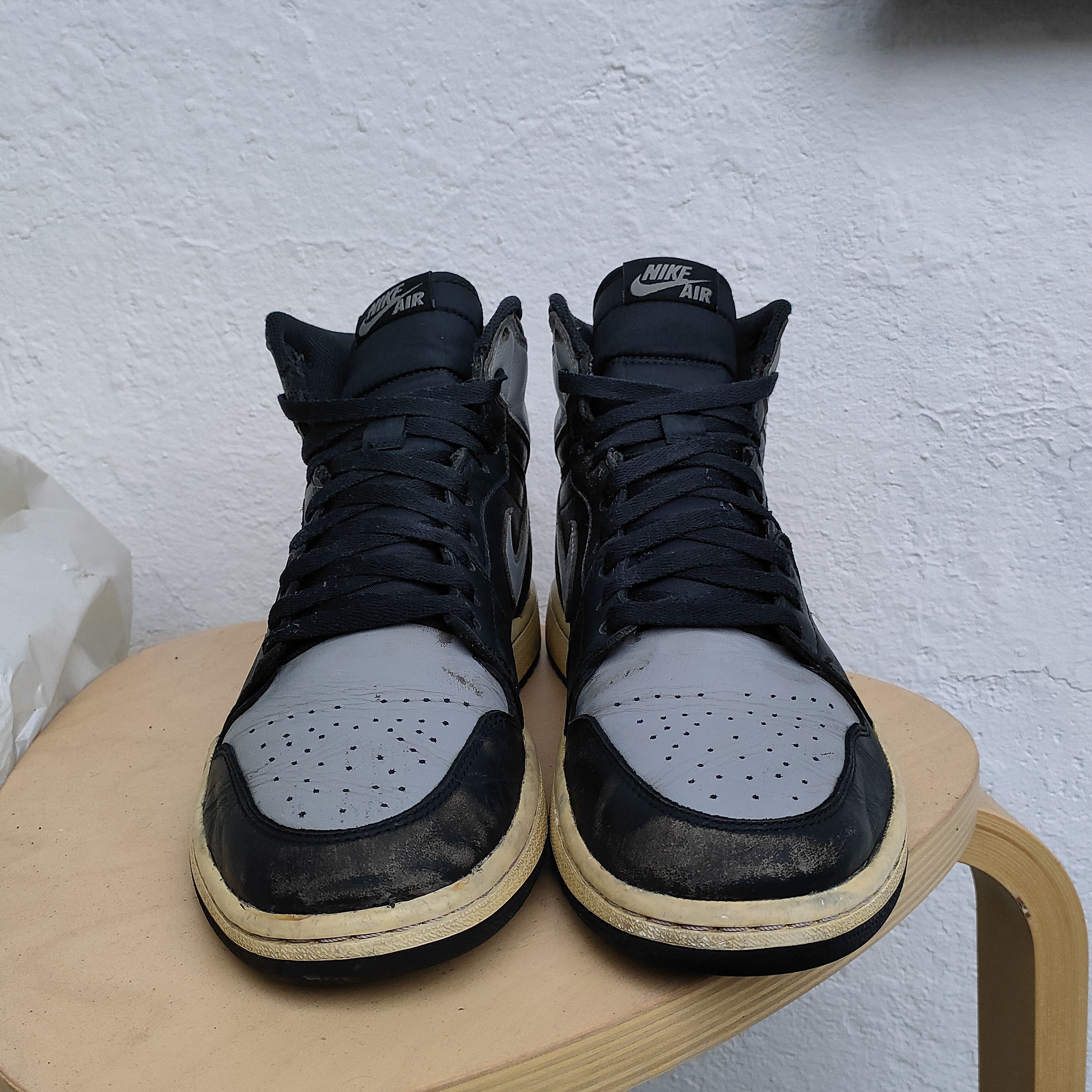 Jordan Brand 2013 Nike Air Jordan 1 Retro Shadow 555088-014 Size US 10 / EU 43 - 4 Thumbnail