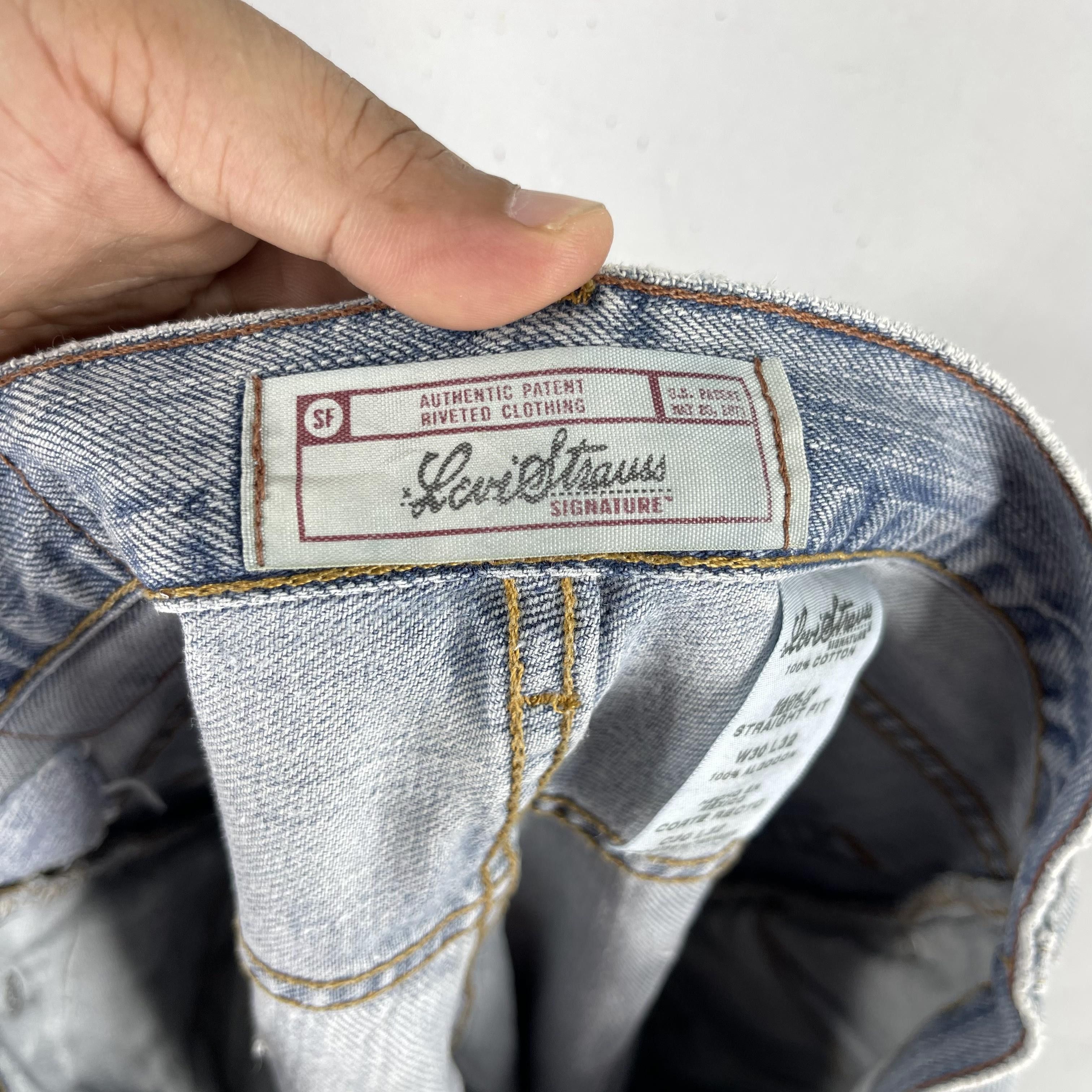 Levi's Size 31 Vintage Levis Signature Distressed Medium Wash Jeans Size US 31 - 6 Thumbnail
