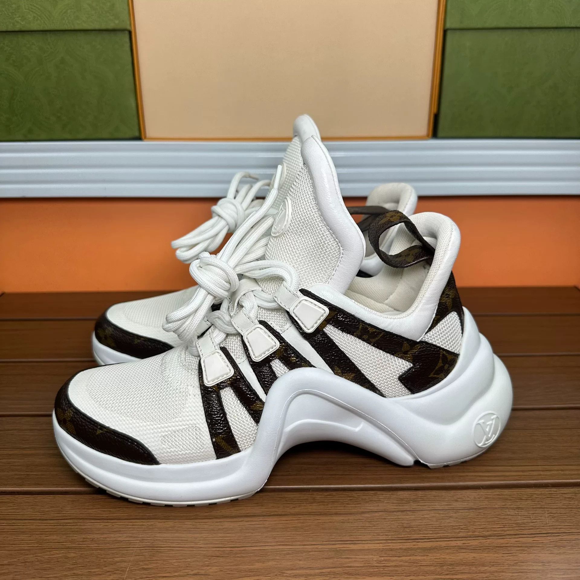 Louis Vuitton Louis Vuitton Lowtop Sneakers it_35-5 Women Size US 5.5 / IT 35.5 - 1 Thumbnail