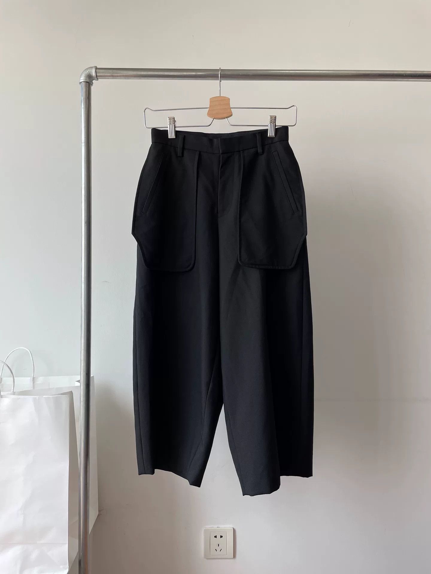 Noir Kei Ninomiya Noir Kei Ninomiya Comme des Garçons Pocket Cropped Pants Size 27" / US 4 / IT 40 - 1 Thumbnail