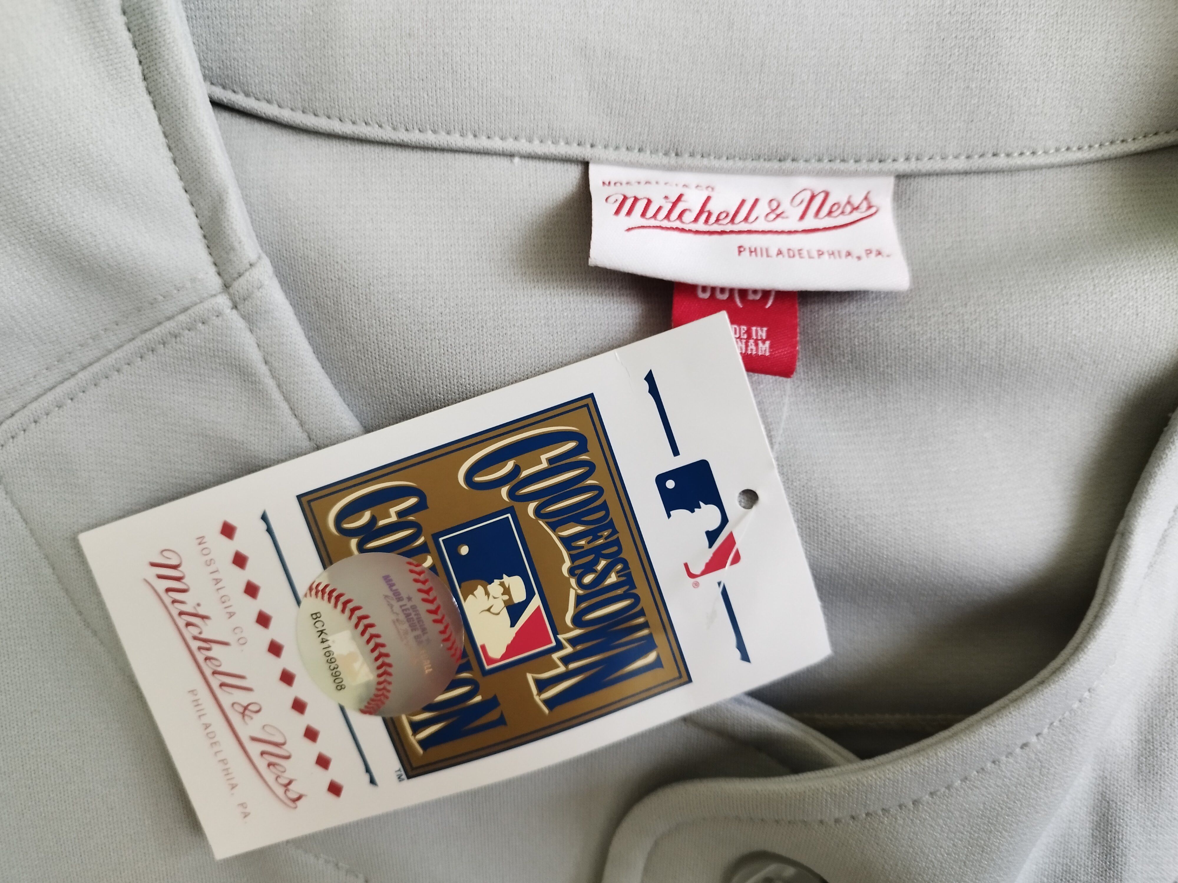 Mitchell & Ness Derek Jeter New York Yankees 2000 Authentic Throwback Jersey Size US S / EU 44-46 / 1 - 21 Thumbnail
