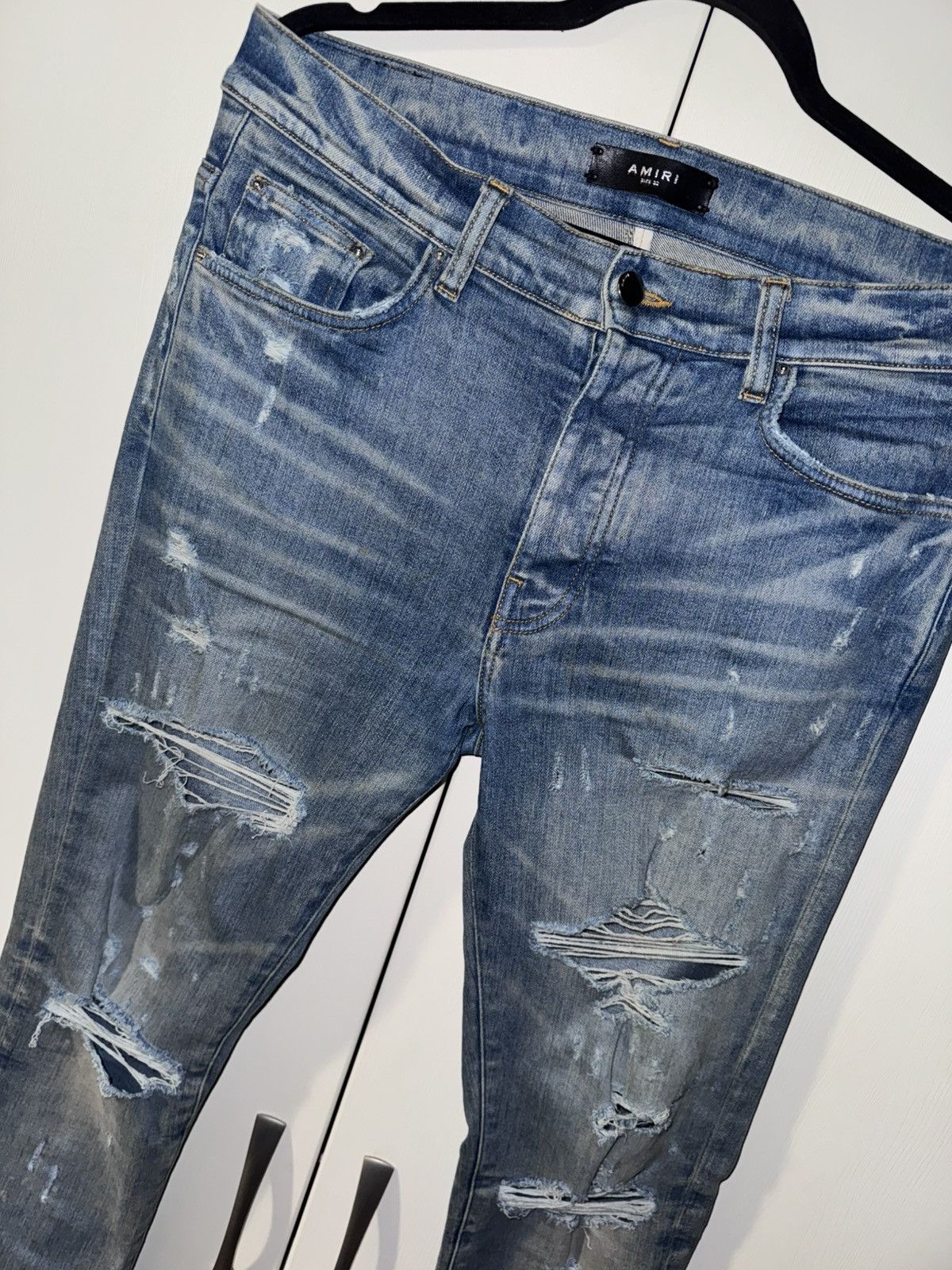 AMIRI BLUE DISTRESSED JEANS