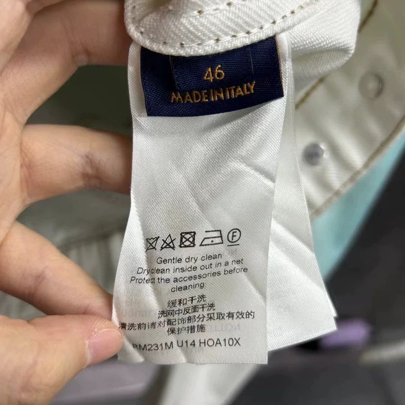 Louis Vuitton louis vuitton White and green rendered printed logo denim j Size US S / EU 44-46 / 1 - 6 Thumbnail