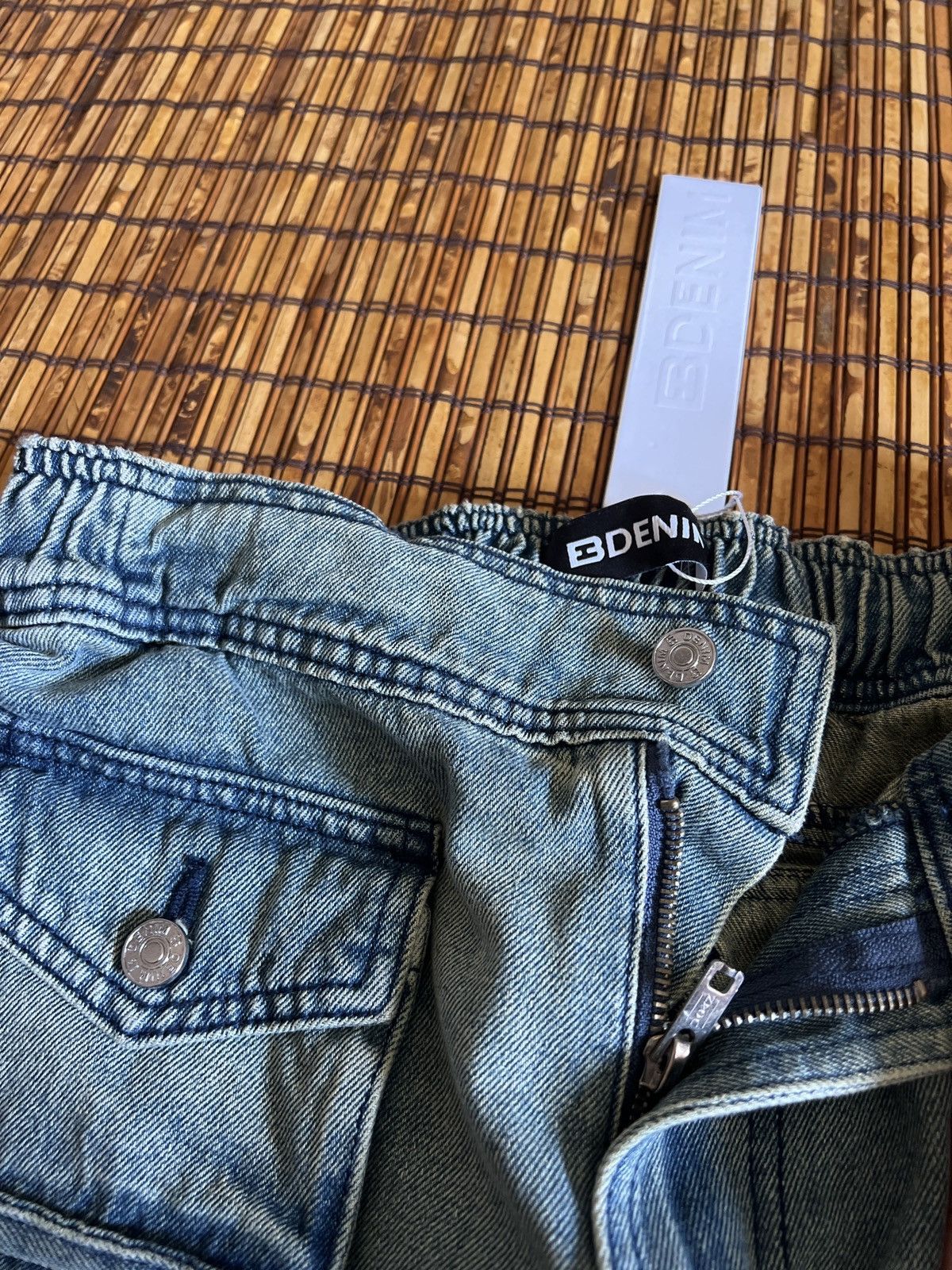 EB Denim EB Denim Cargo Pants in Light Blue Wash Denim New with Tags Size 34" / US 12 / IT 48 - 11 Thumbnail