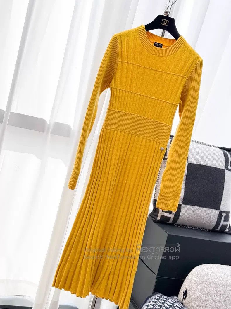 Chanel Chanel Vertical striped cashmere long-sleeved knitted dres Size XS / US 0-2 / IT 36-38 - 2 Thumbnail