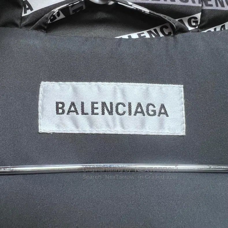 Balenciaga Balenciaga Black and White Barrage Down Jacket Size XS / US 0-2 / IT 36-38 - 2 Thumbnail