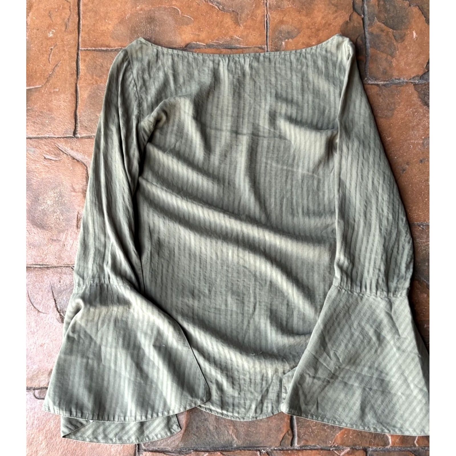 Bell Cloth & Stone Flare Bell Sleeve Shirt Women's Small Olive Green Classic Casual Bell Sleeve Shirt Womens Small Olive Green Size S / US 4 / IT 40 - 3 Thumbnail