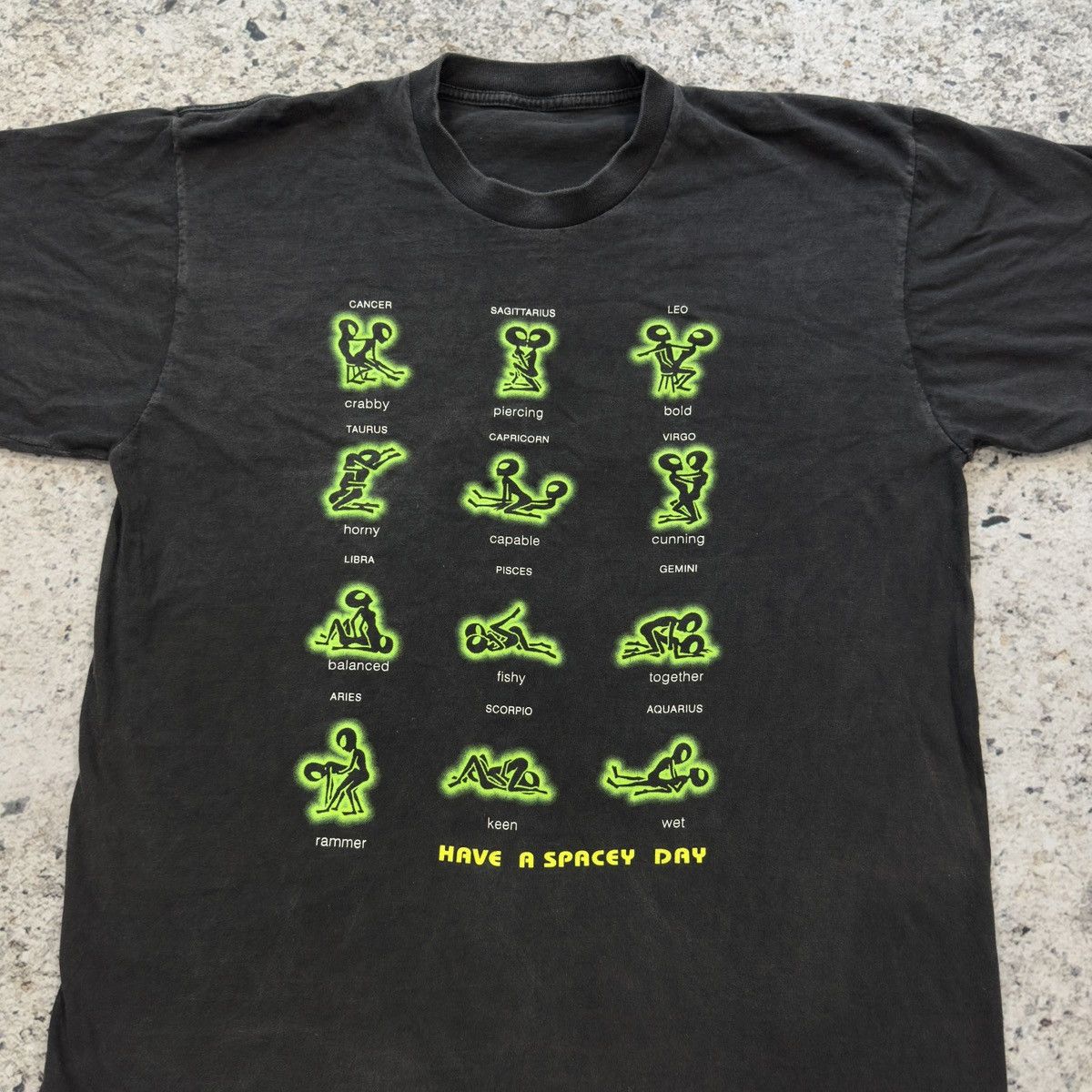 Vintage Zodiac Sign Alien Sex Shirt ERD Grunge Faded Thrashed Size US L / EU 52-54 / 3 - 3 Thumbnail