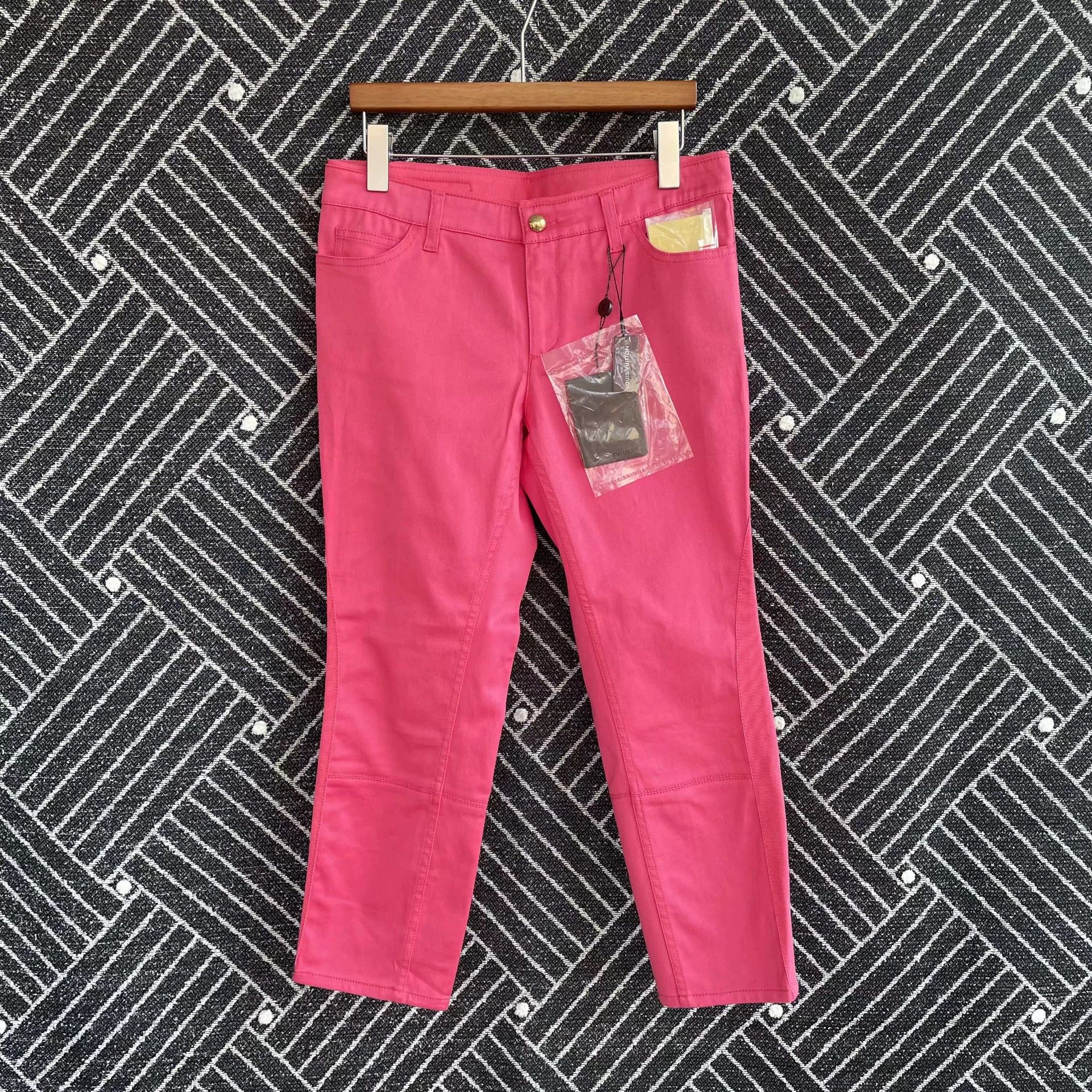 Louis Vuitton Louis Vuitton Unused Rose Red Leather Logo Jeans W40 Size 28" / US 6 / IT 42 - 1 Thumbnail