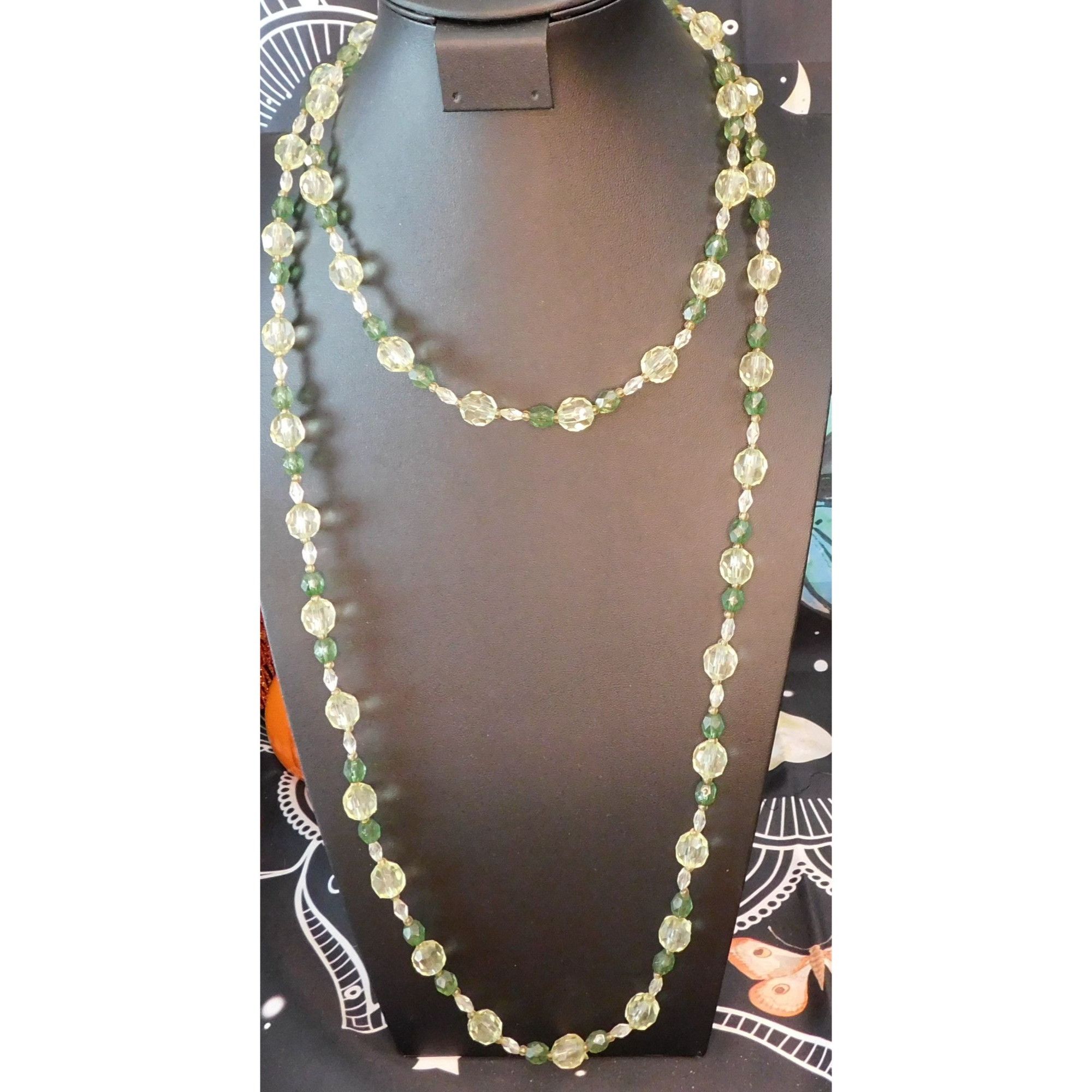 Other Vintage Cottagecore Green Beaded Necklace Size ONE SIZE - 1 Thumbnail