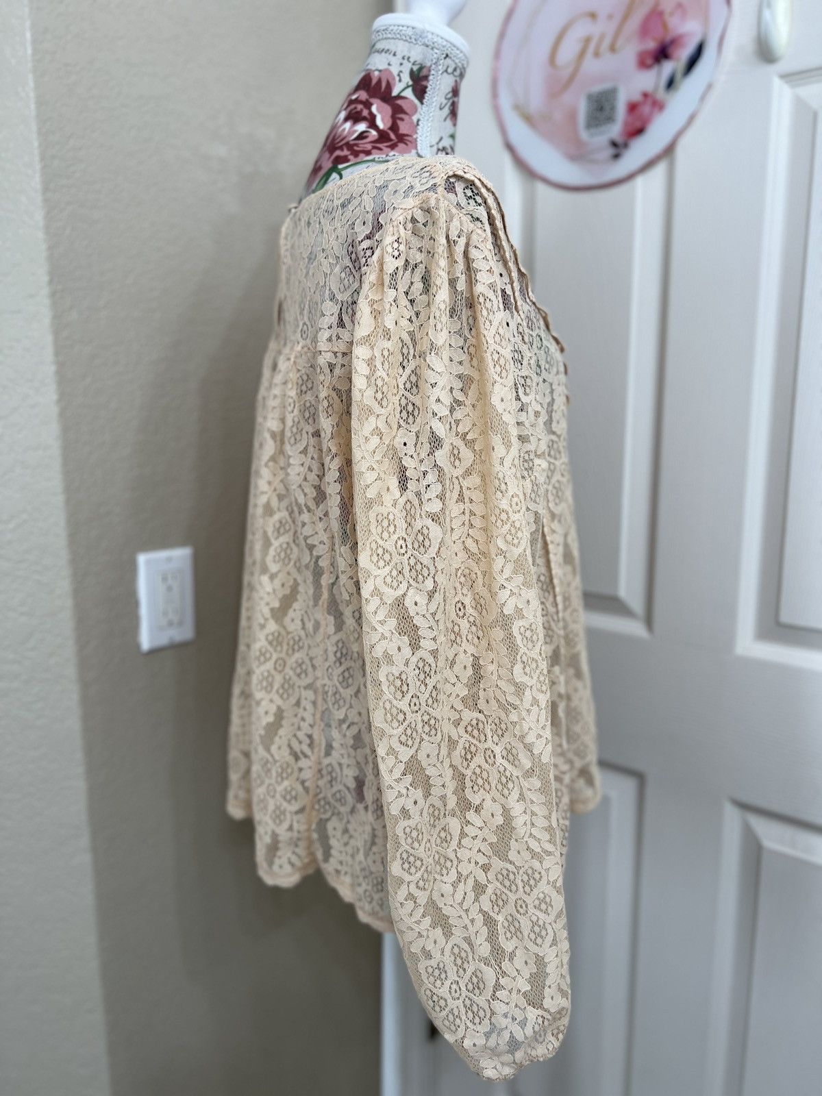 Torrid torrid Beige Lace V-Neck Long Sleeve Blouse Size L / US 10 / IT 46 - 2 Thumbnail