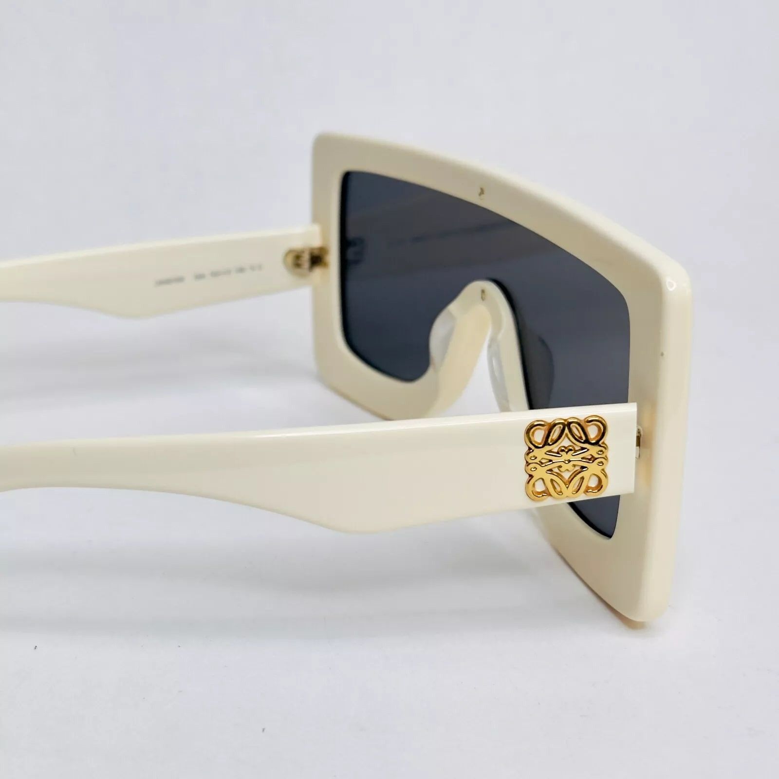 Loewe LOEWE SCREEN Chunky ANAGRAM LW40104I 40104 Unisex Sunglasses Size ONE SIZE - 4 Thumbnail