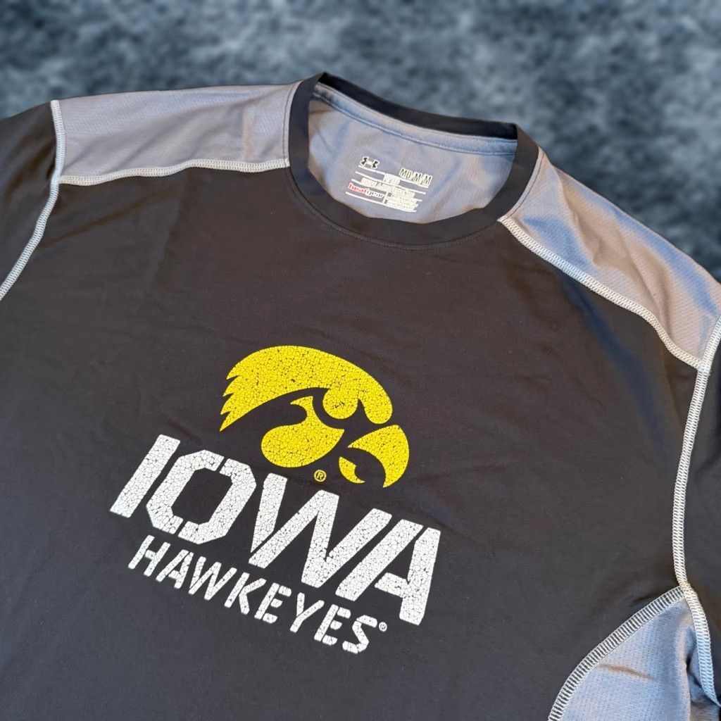 Under Armour Under Armour Hawkeyes T Shirt Mens Medium Black Gray Fitted HeatGear Short Sleeve Athletic Crew Neck Logo Moisture Wicking Size US M / EU 48-50 / 2 - 1 Thumbnail