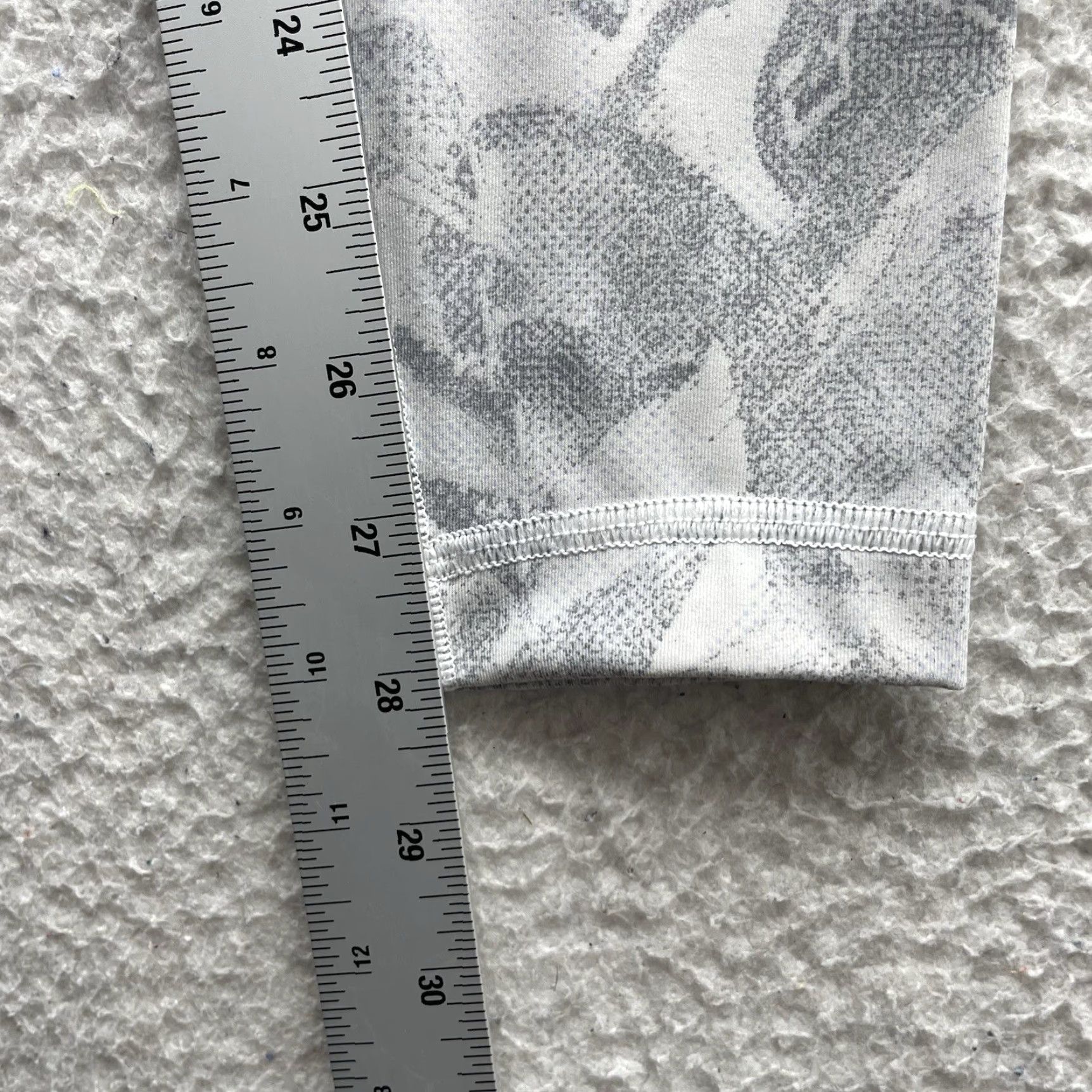 Lululemon Lululemon Wunder Under Leggings 6 28" High Rise Jasmine White Luxtreme Women Regular Inseam 28in White Geometric AA Size 28" / US 6 / IT 42 - 7 Thumbnail