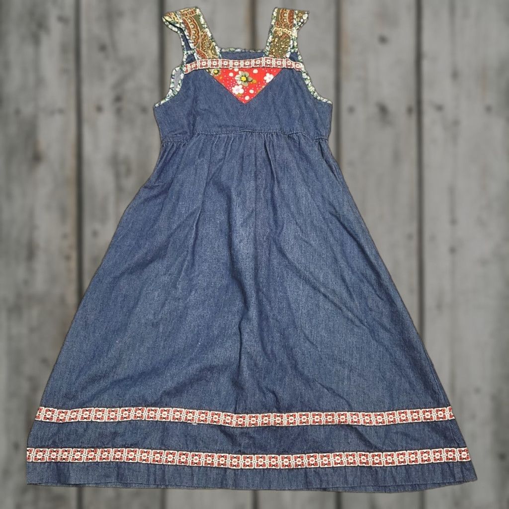 VINTAGE Denim Dress Button Down Rare Emroidered Flower Pentimento Brittania VTG textured Blue M Dresses Mens? Wait not.