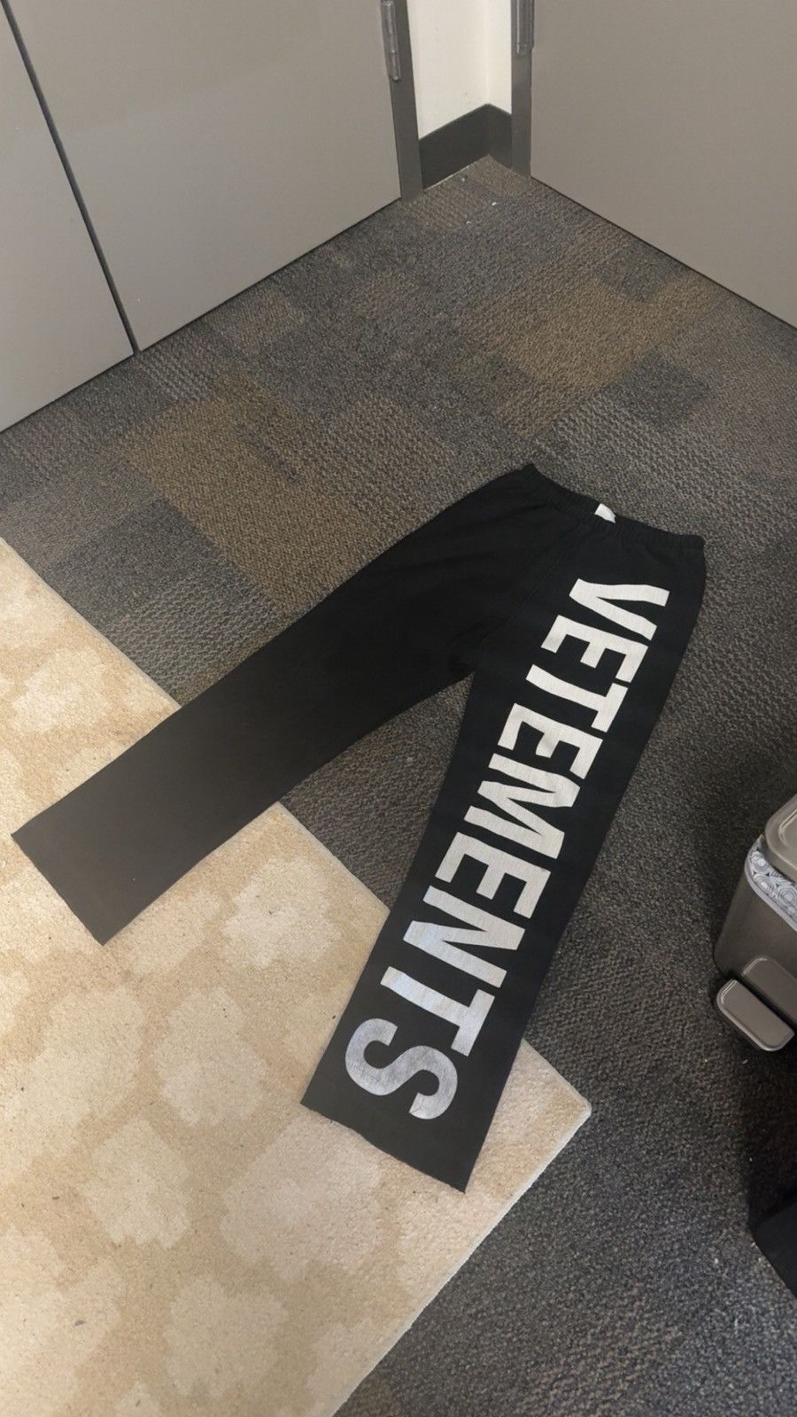 Vetements AW18 Vetements Sweatpants Size US 28 / EU 44 - 3 Thumbnail