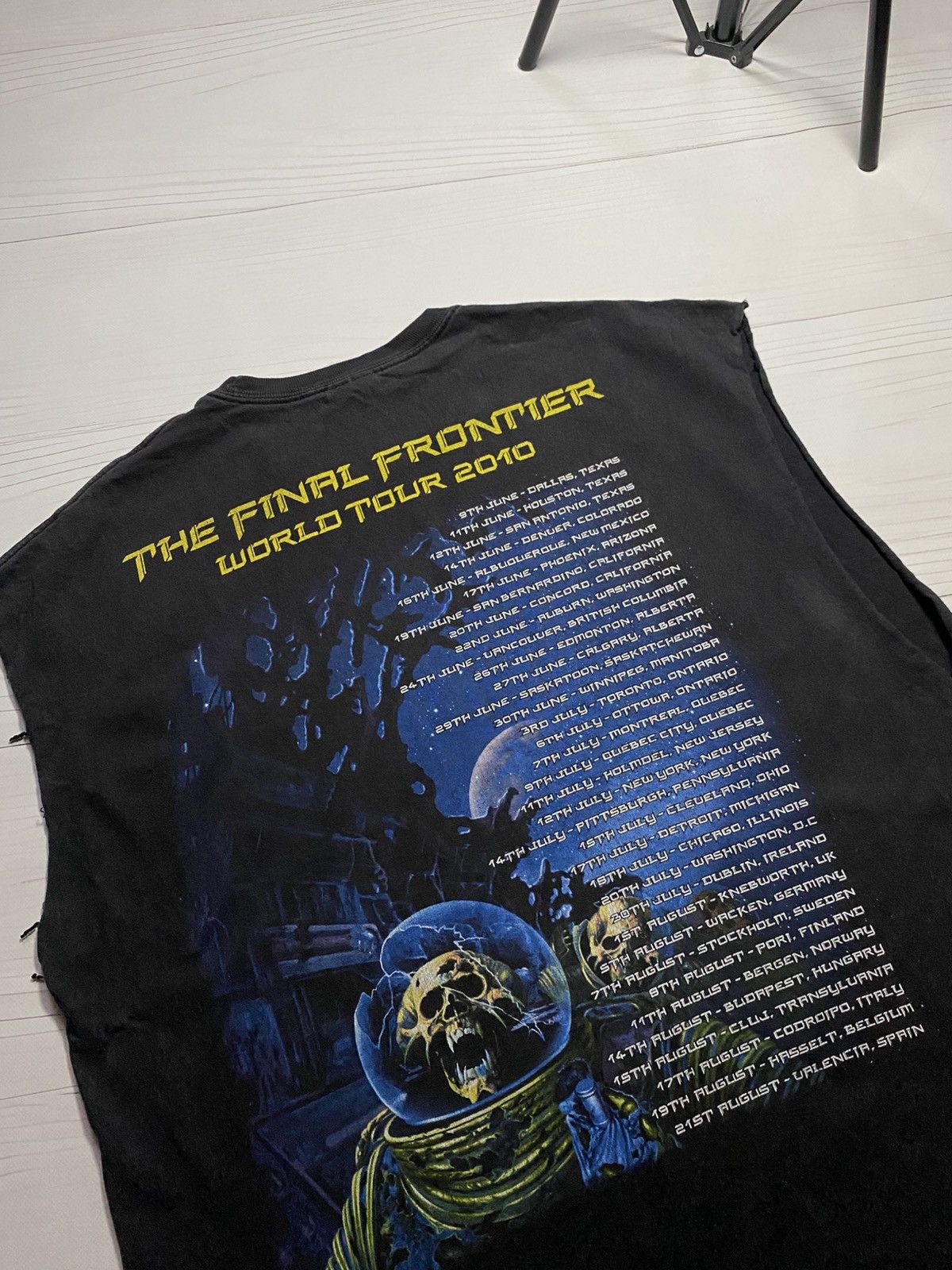Vintage Vintage Iron Maiden 2010 The Final Frontier tank top Size US XXL / EU 58 / 5 - 8 Thumbnail