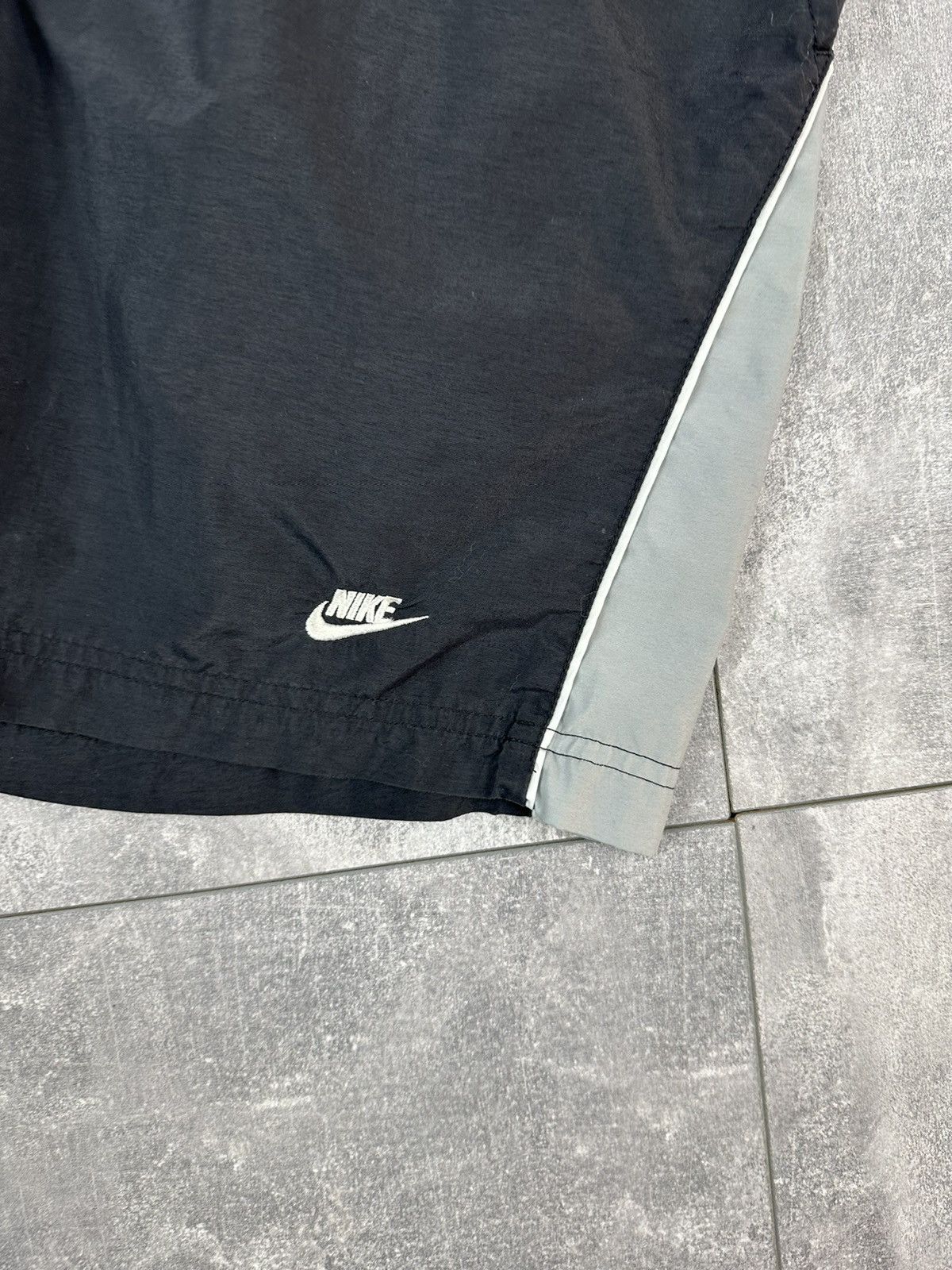 Nike Nike Small Swoosh Logo Retro Shorts Size US 30 / EU 46 - 2 Thumbnail