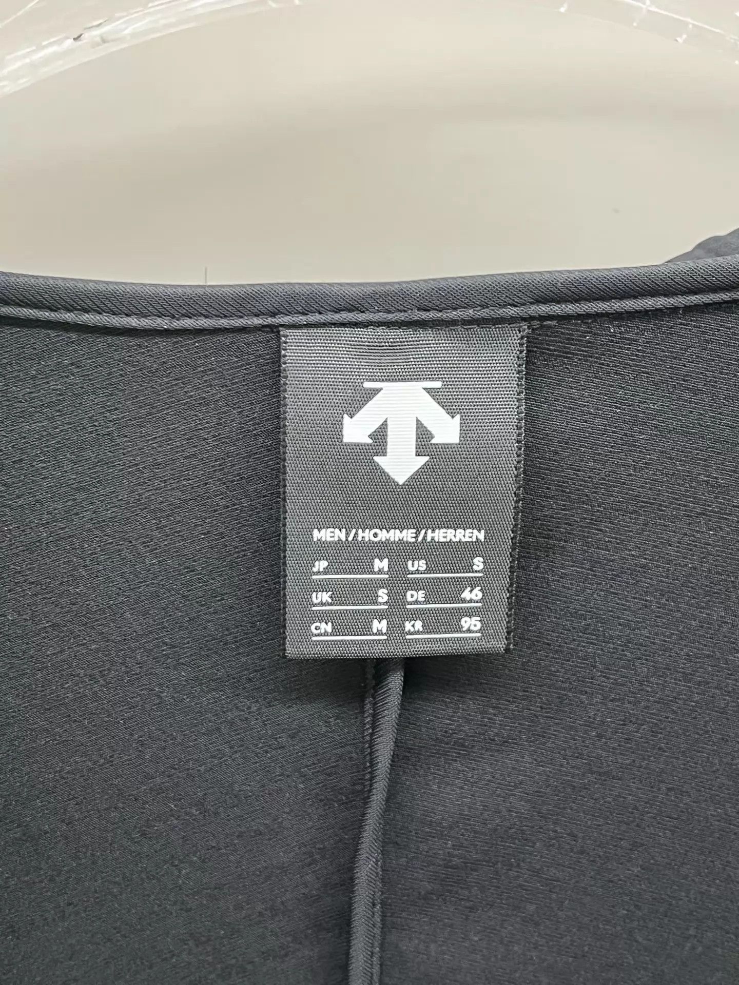 Descente DESCENTE Training Woven Jacket S Like New dbw051417 Size S / US 4 / IT 40 - 5 Thumbnail