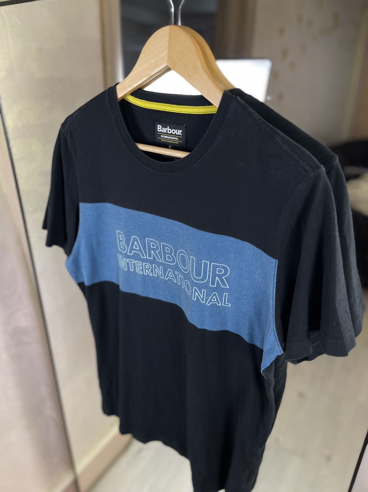 Barbour Barbour International Block Logo Tee Tailored Fit Black Blue Size US M / EU 48-50 / 2 - 6 Thumbnail