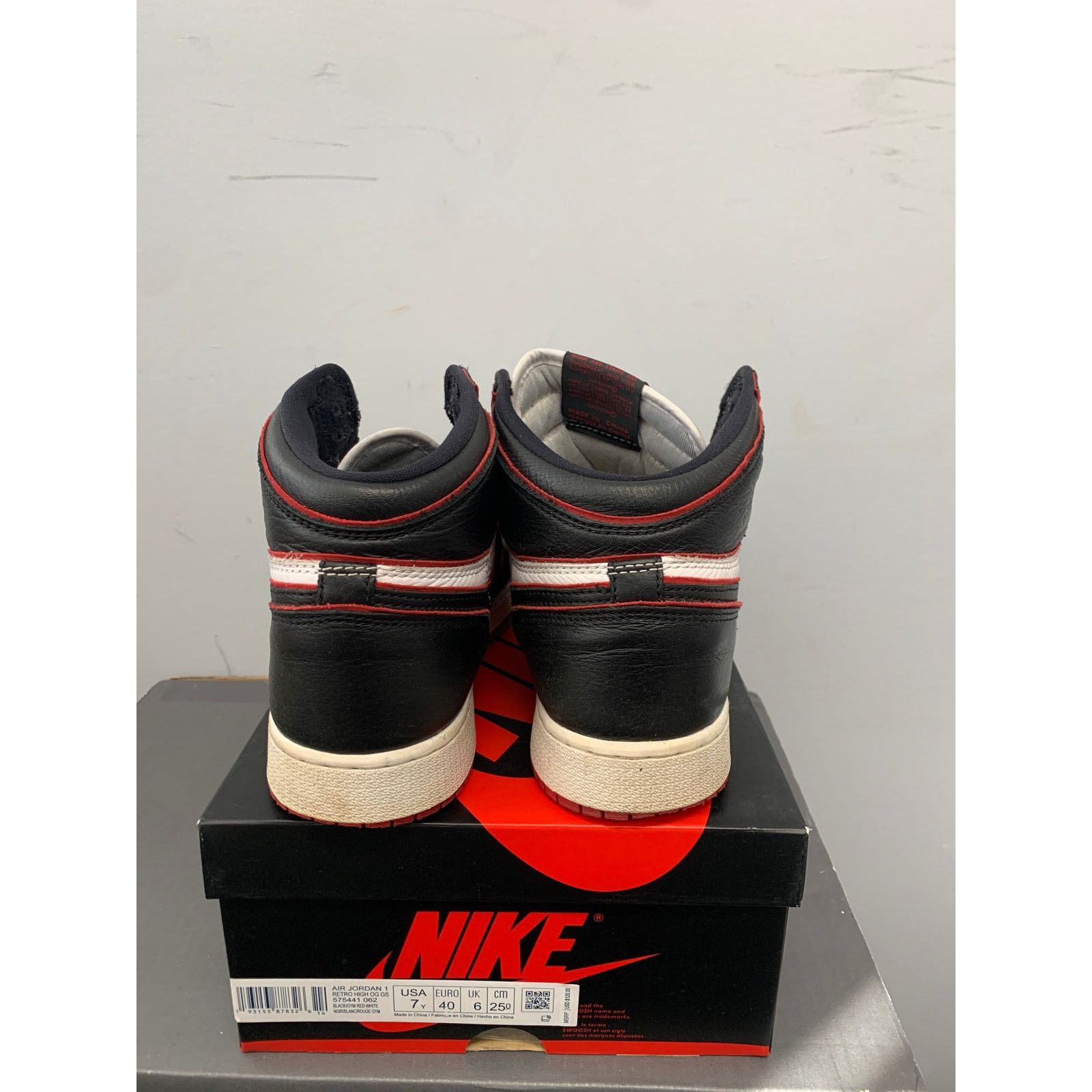 Nike Nike Air Jordan 1 Retro High Bloodline GS Size 7Y Used Size US 7 / IT 37 - 3 Thumbnail