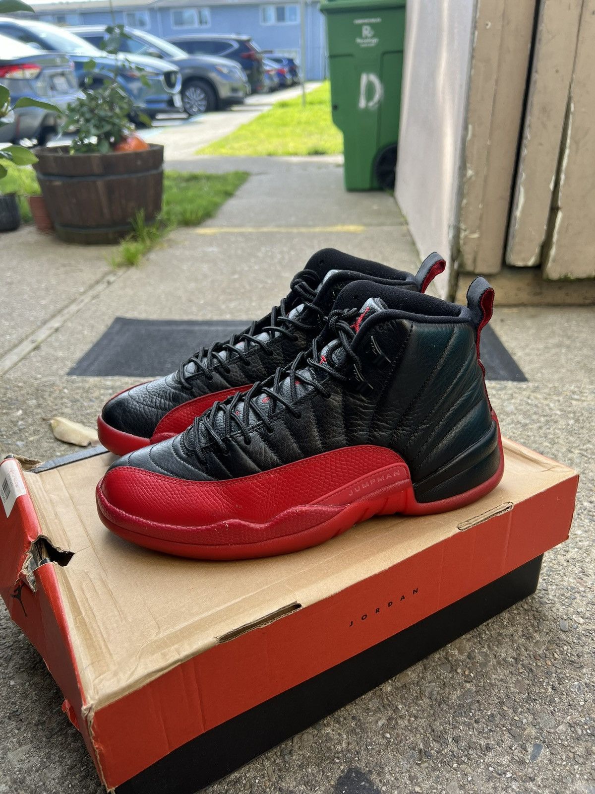 Jordan Brand × Nike Flu Game 12’s Size US 8.5 / EU 41-42 - 4 Thumbnail