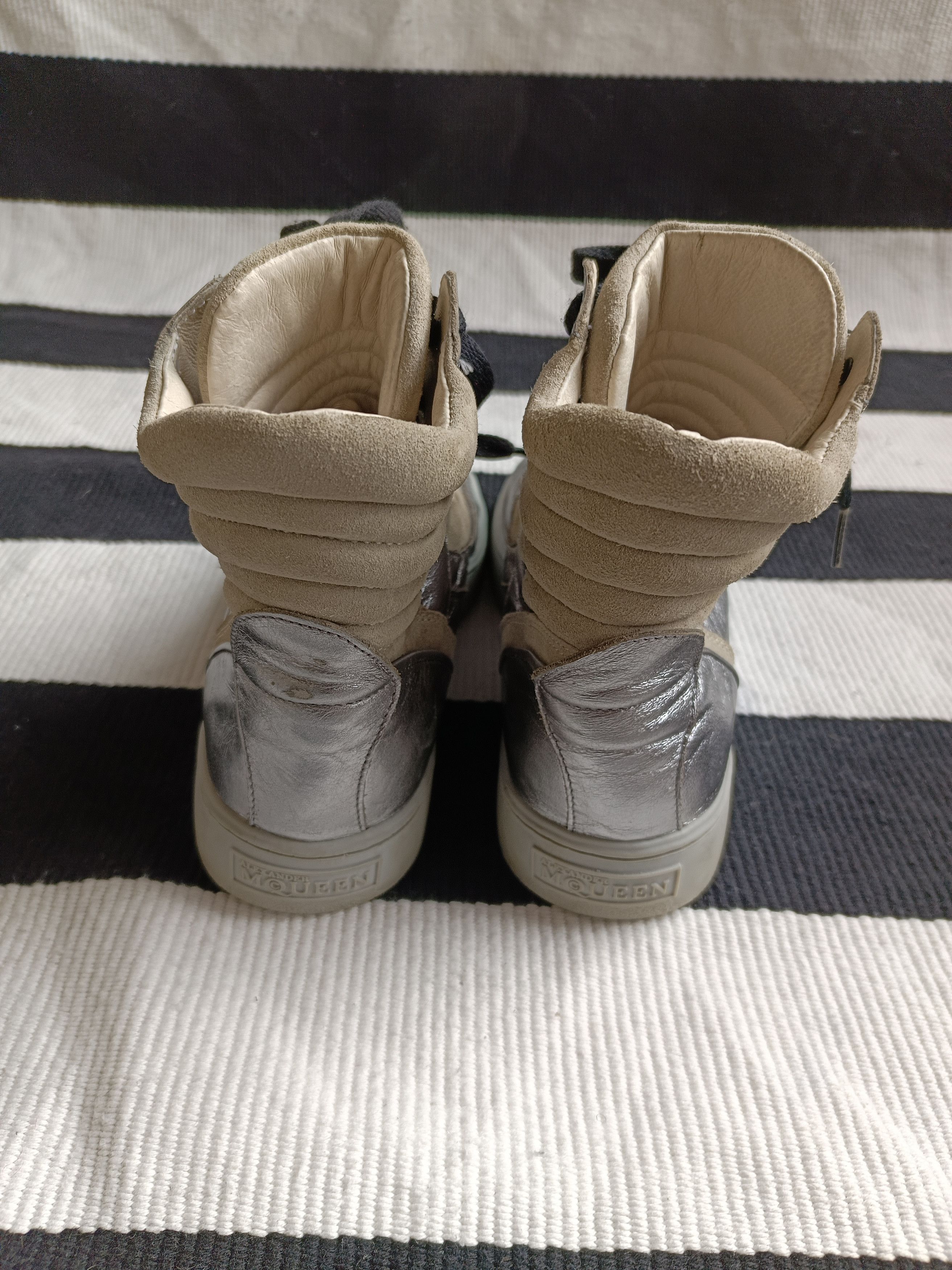 Alexander McQueen × Puma Puma x Alexander McQueen silver high top sneakers Size US 8.5 / IT 38.5 - 4 Thumbnail