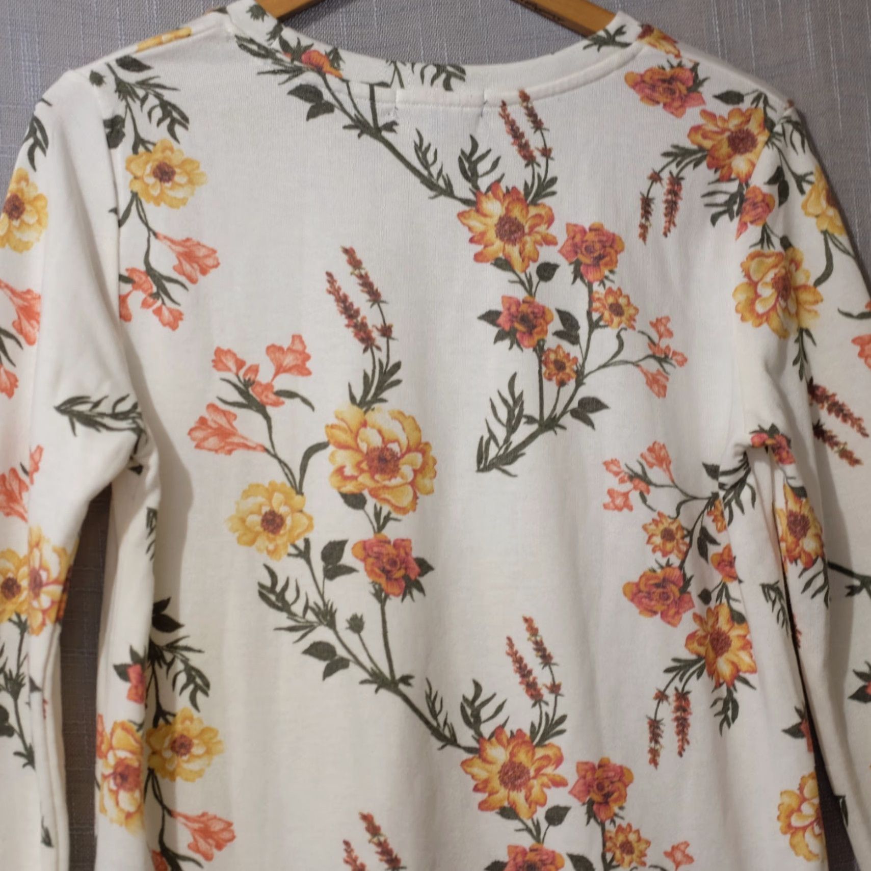 Vintage **Angels Forever Young Floral Women's Pullover Sweatshirt S** User: Vintage Angels Forever Young Floral Women's Pullover Sweatshirt S Size S / US 4 / IT 40 - 6 Thumbnail