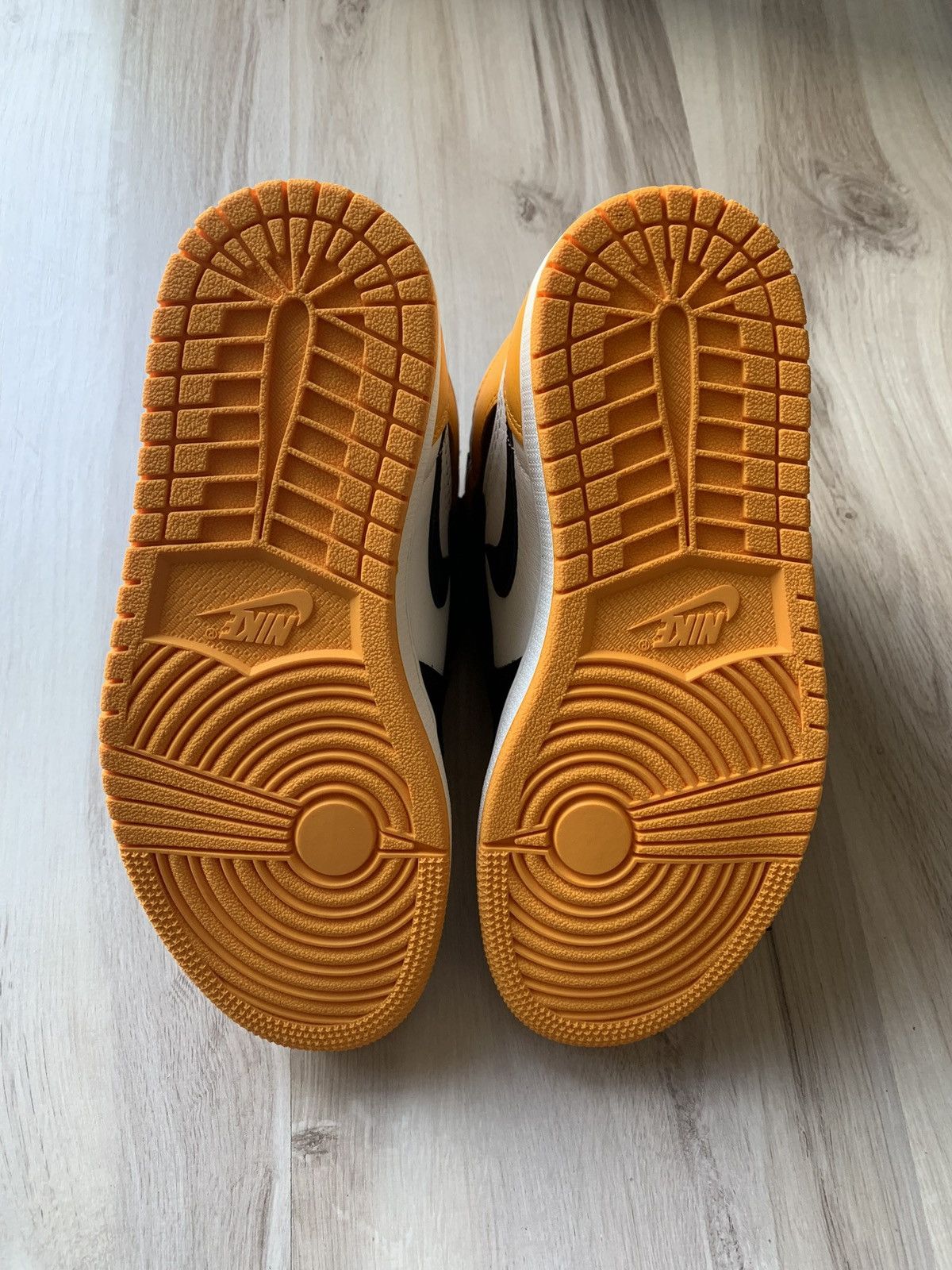 Nike Air Jordan 1 Retro High TAXI Yellow Toe Size US 5.5 / IT 35.5 - 6 Thumbnail