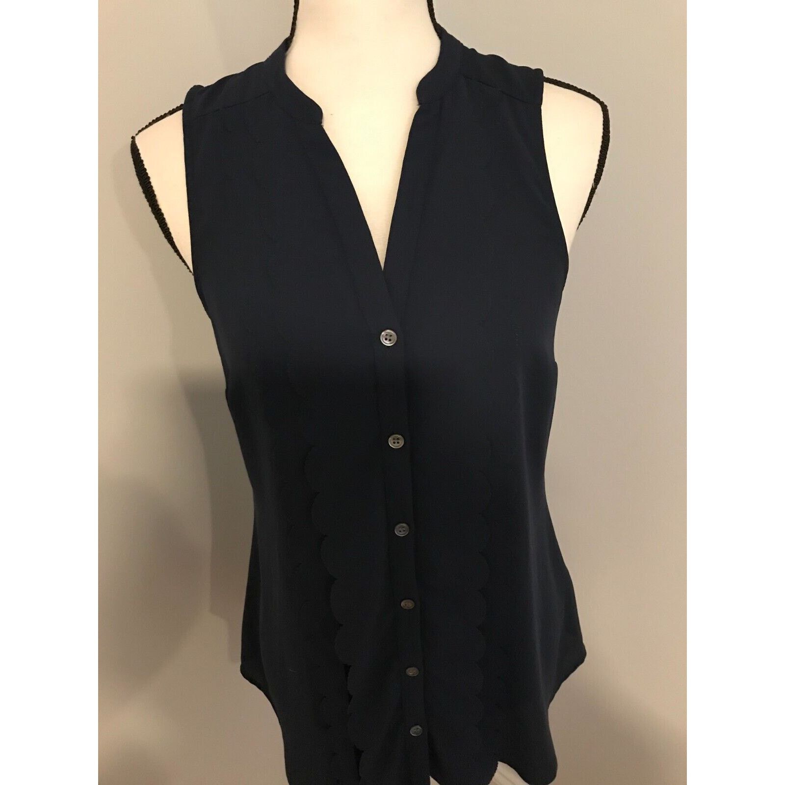 Anthropologie Anthropologie Meadow Rue Navy Sleeveless Scallop Blouse Size S / US 4 / IT 40 - 2 Thumbnail