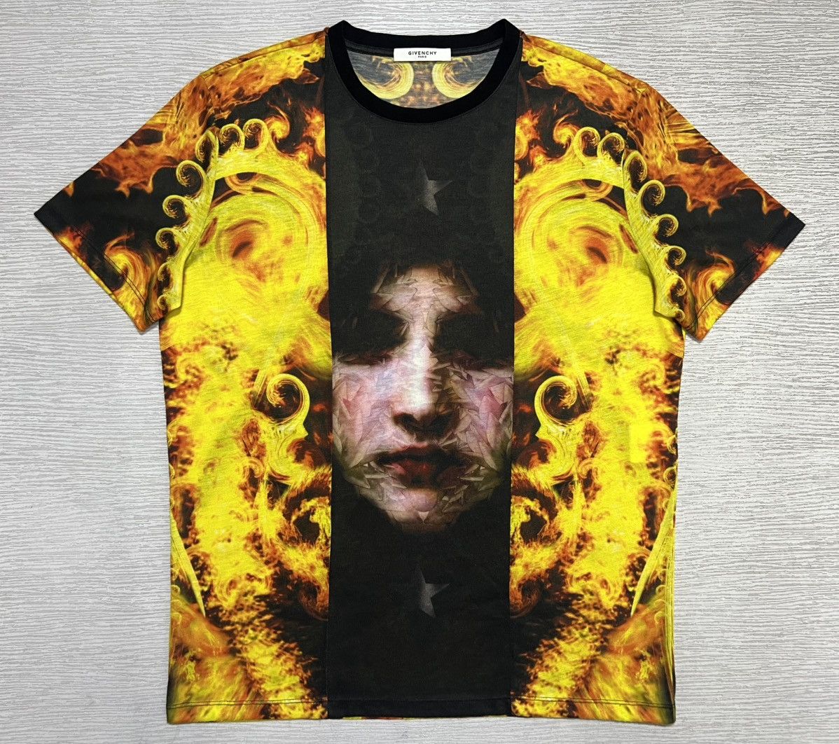 Givenchy Givenchy - Riccardo Tisci - “Madonna In Flames” T-Shirt Size US S / EU 44-46 / 1 - 1 Thumbnail