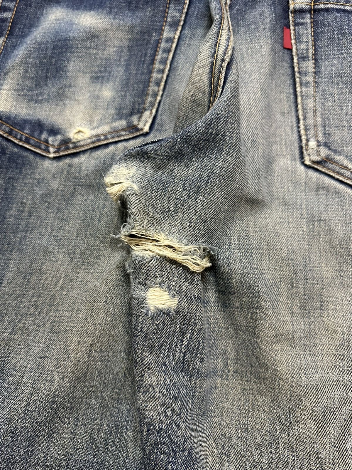 Japanese Brand Vintage Japanese Blue Faded Wash Clawmark Whisker Baggy Fit Size US 30 / EU 46 - 7 Thumbnail