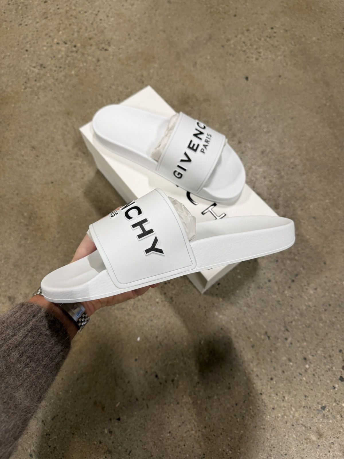 Givenchy Givenchy Rubber Pool Slides NEW 475$ Size US 9 / EU 42 - 4 Thumbnail