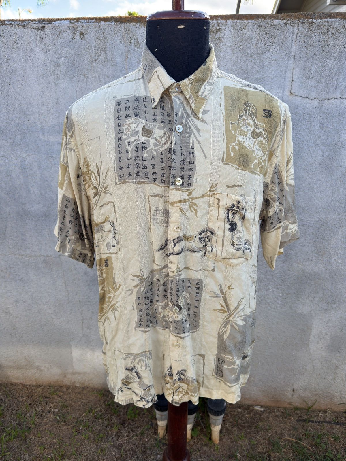 Tori Richard PreOwned Tori Richard Beige Hawaiian Men's Large 100% Silk Size US L / EU 52-54 / 3 - 1 Thumbnail